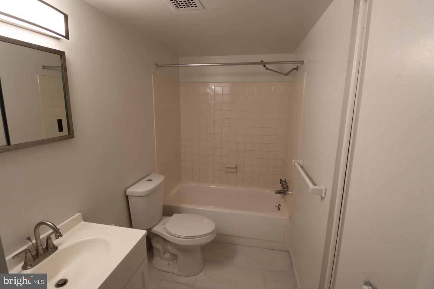 VILLAGE OF WILDE LAKE - Residential Lease