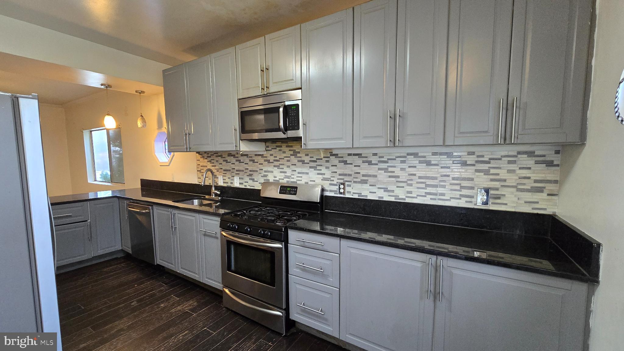 4313 FOREST VIEW AVENUE