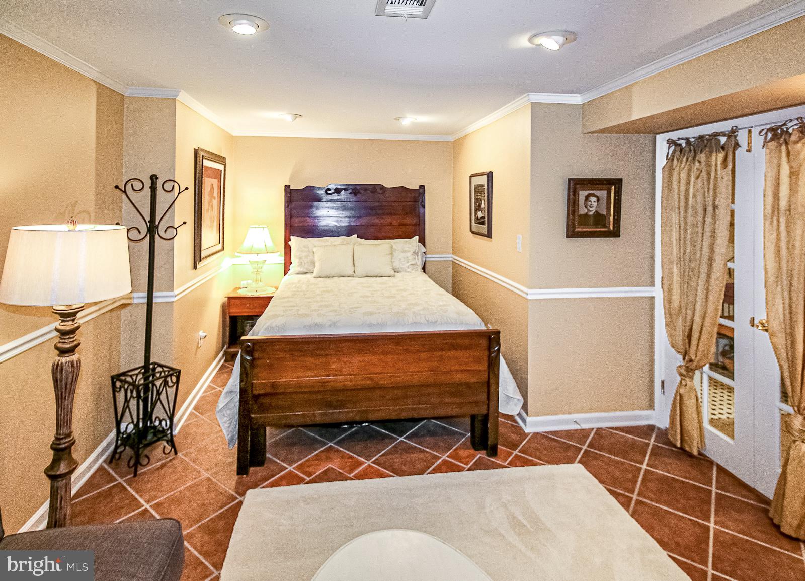 ASHBURN VILLAGE - Residential