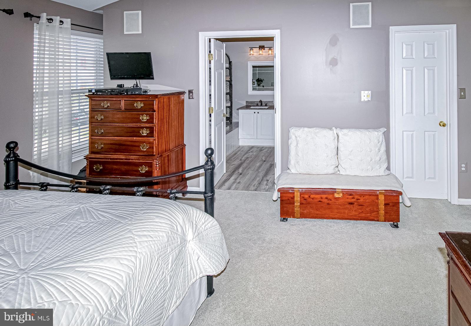 ASHBURN VILLAGE - Residential