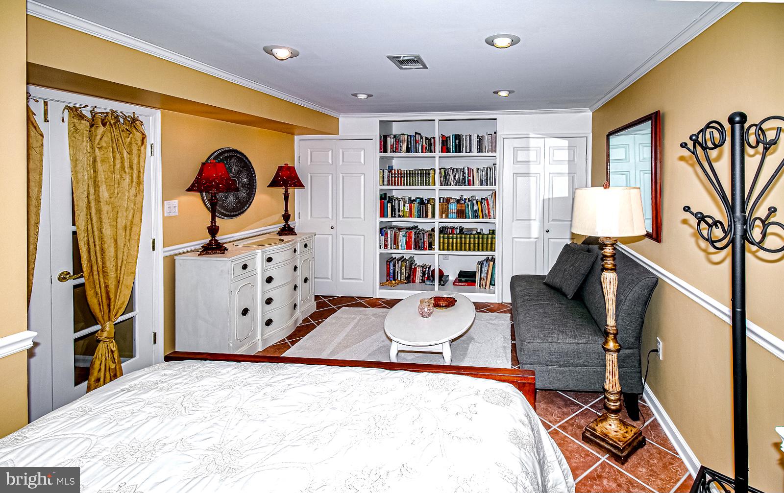 ASHBURN VILLAGE - Residential