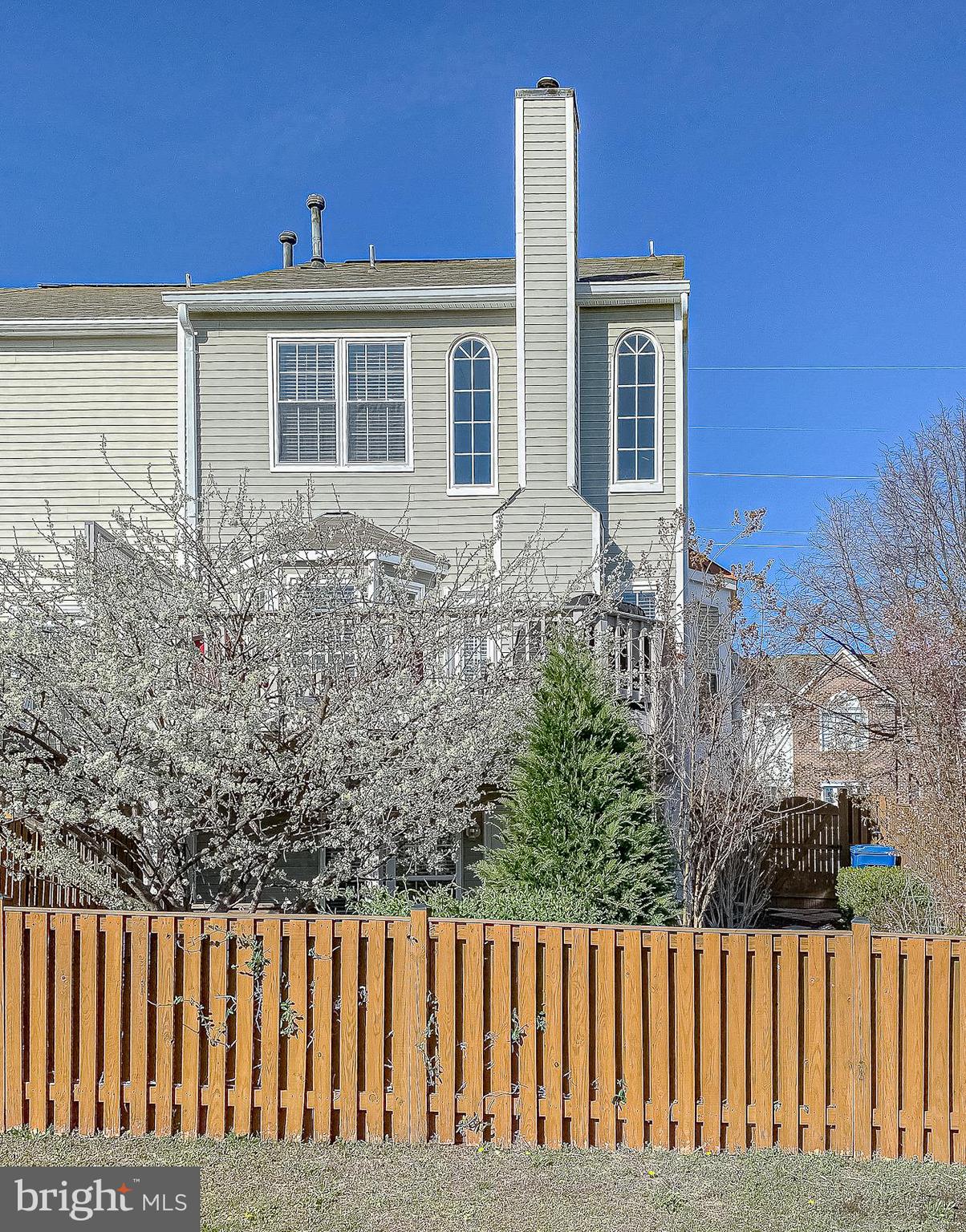 ASHBURN VILLAGE - Residential