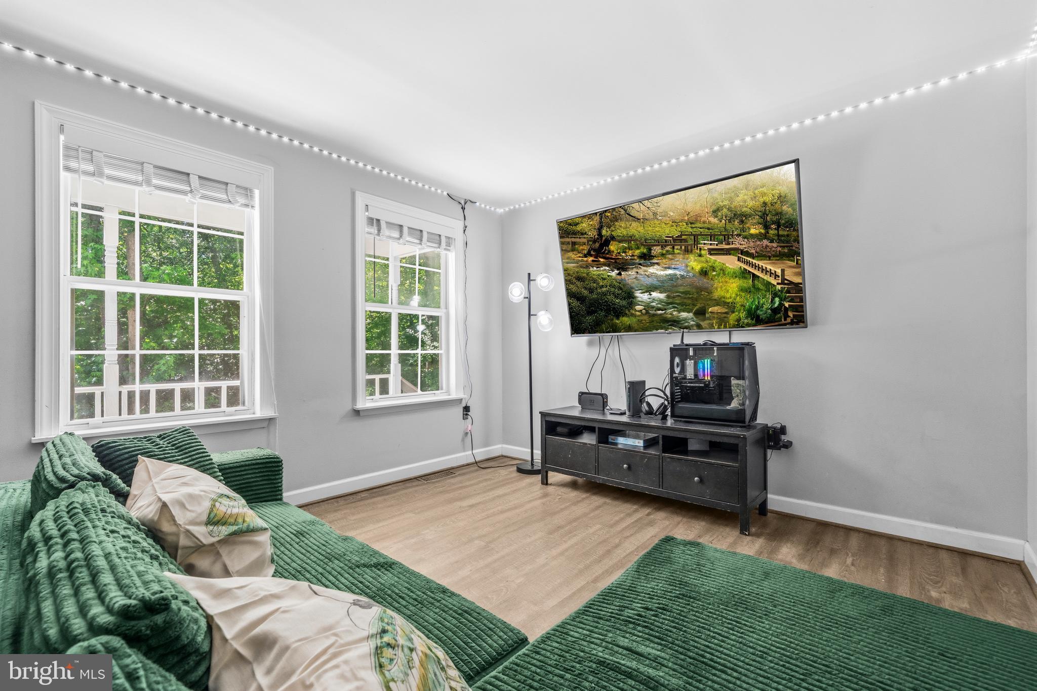 MAXWELL HALL - Residential