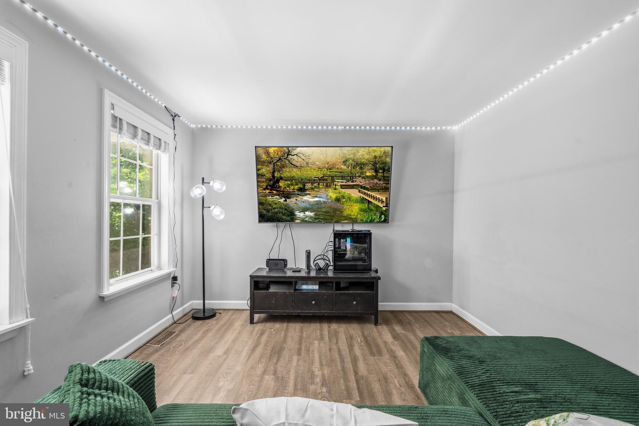 MAXWELL HALL - Residential