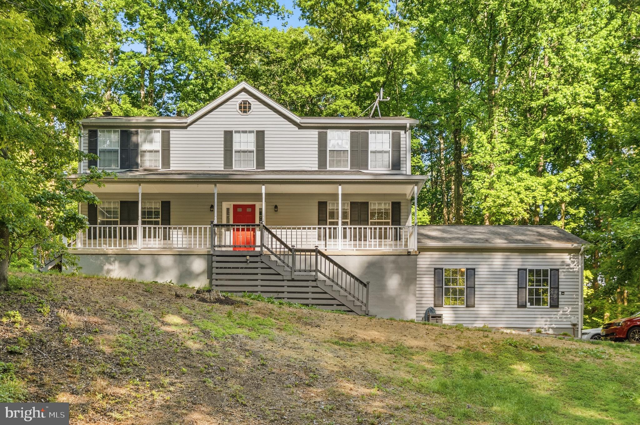 MAXWELL HALL - Residential