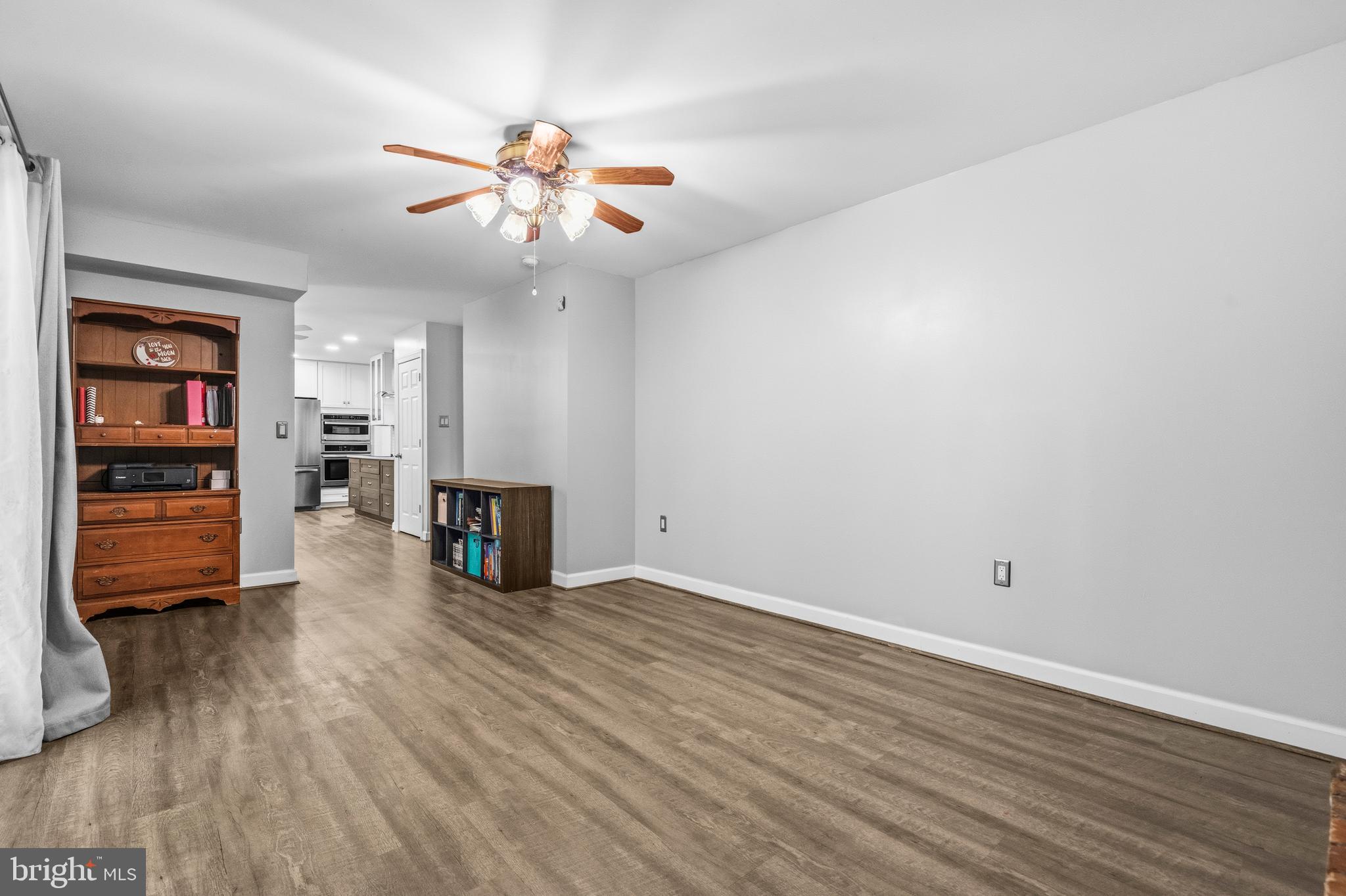 MAXWELL HALL - Residential