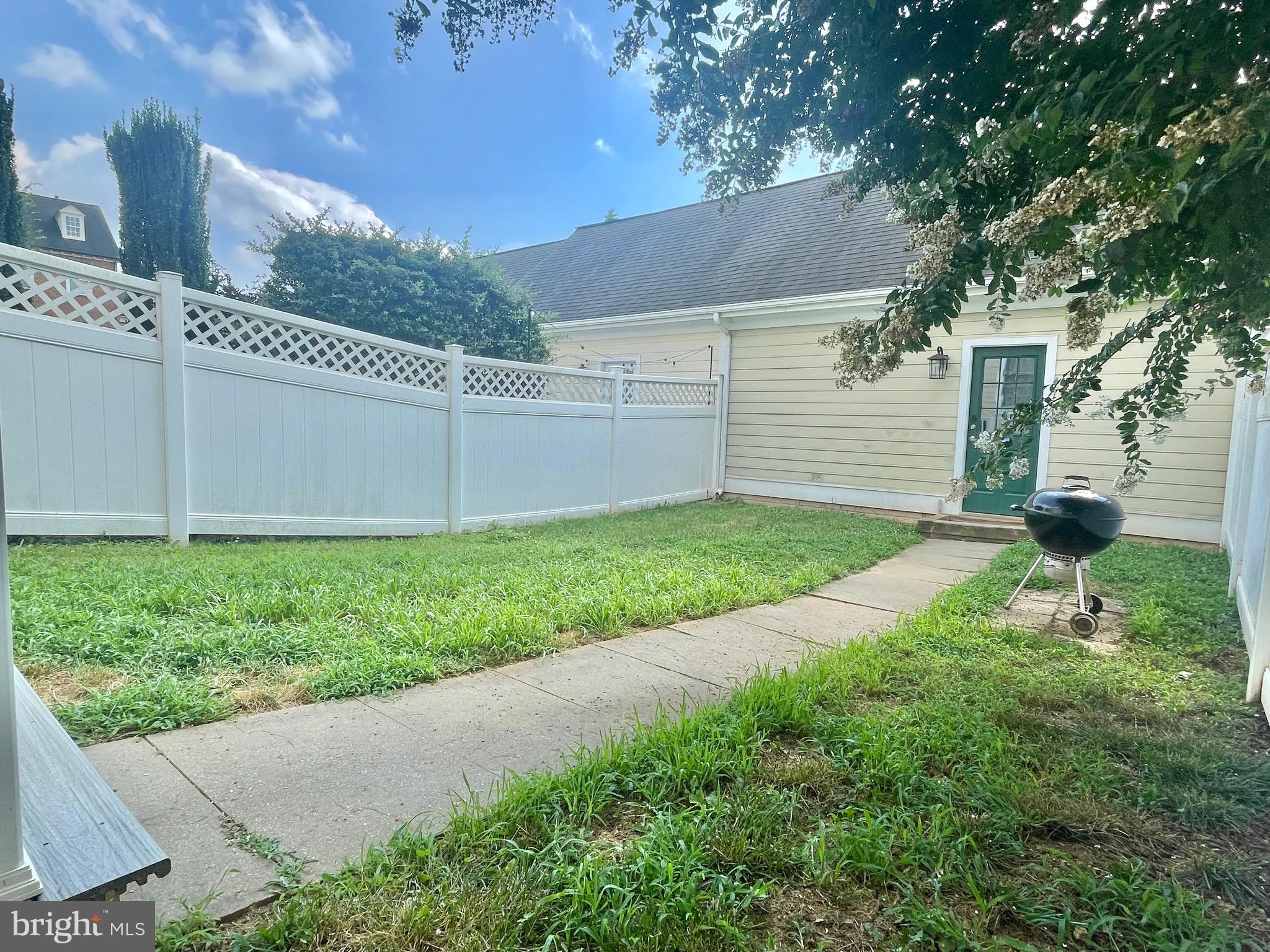 VILLAGES OF URBANA - Residential Lease