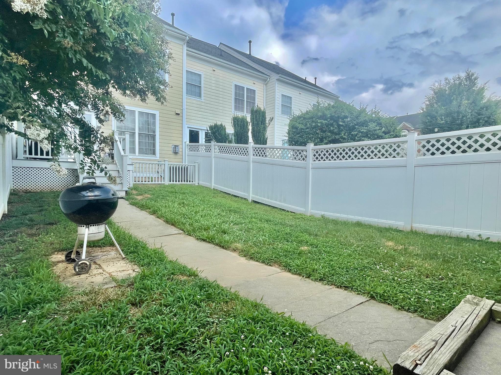 VILLAGES OF URBANA - Residential Lease