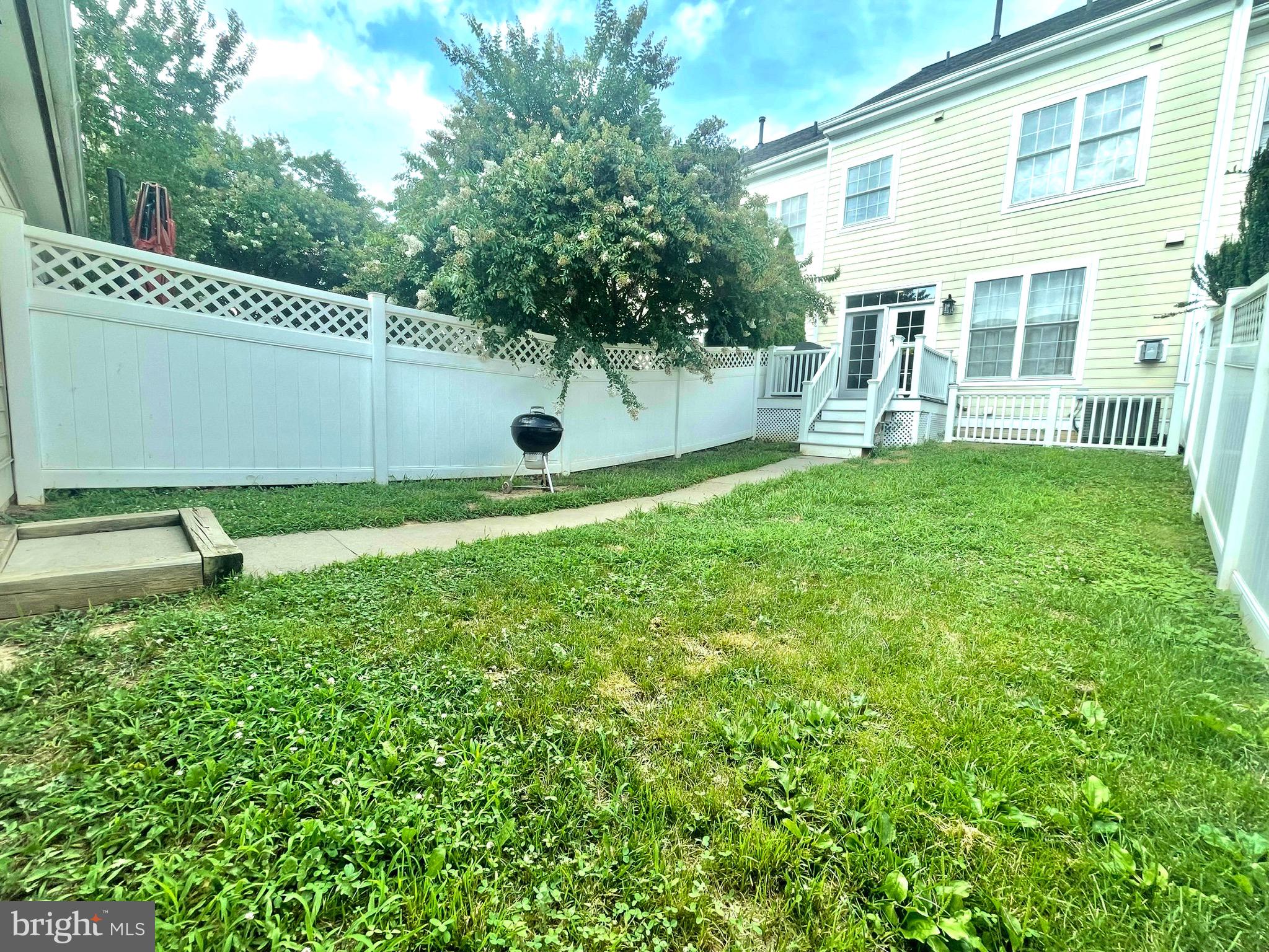 VILLAGES OF URBANA - Residential Lease