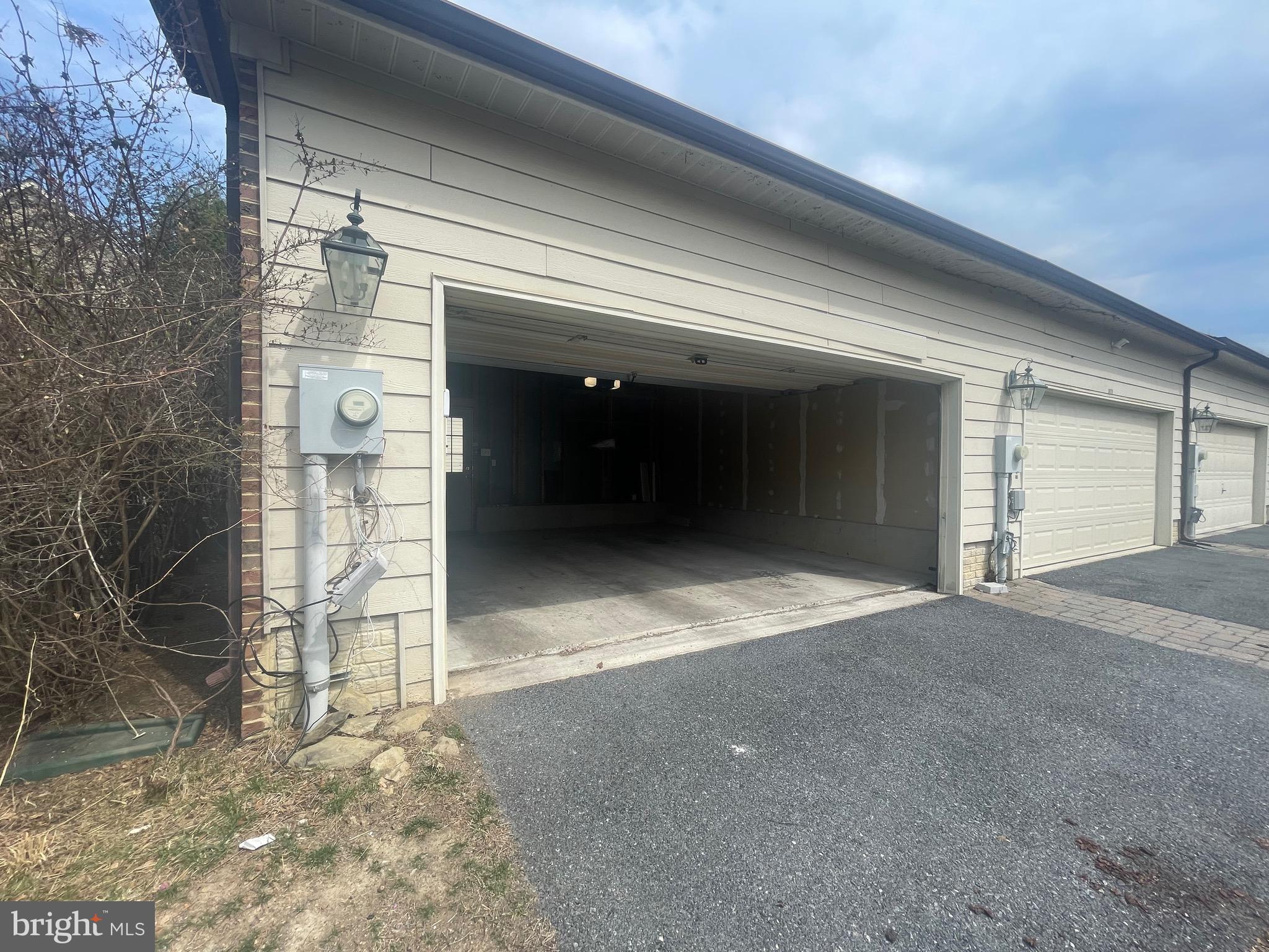 VILLAGES OF URBANA - Residential Lease