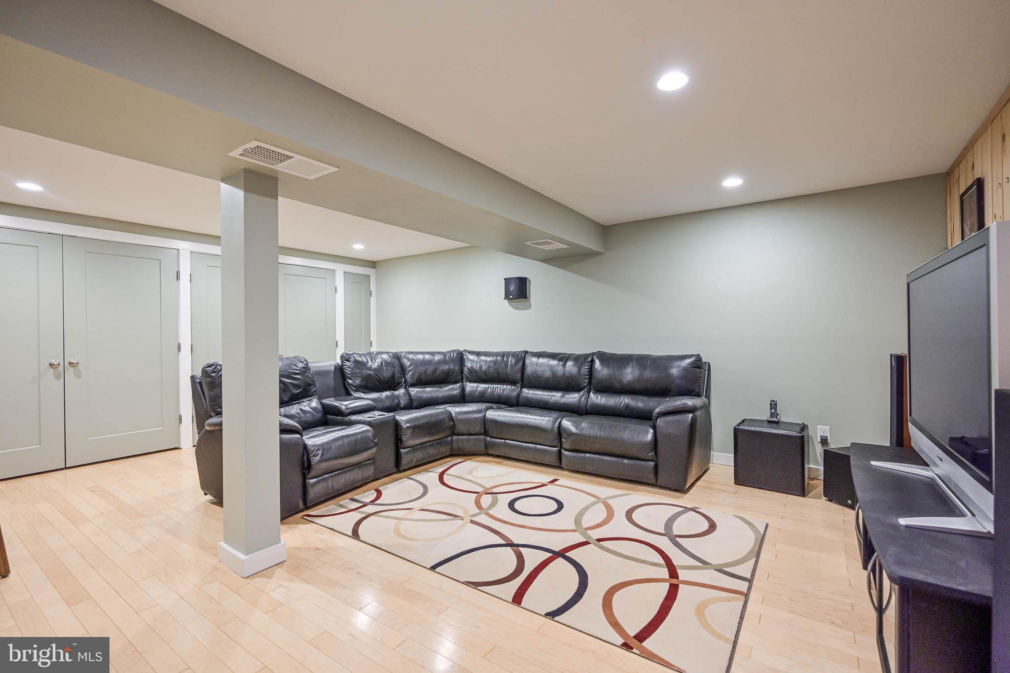 LAKE BRADDOCK - Residential