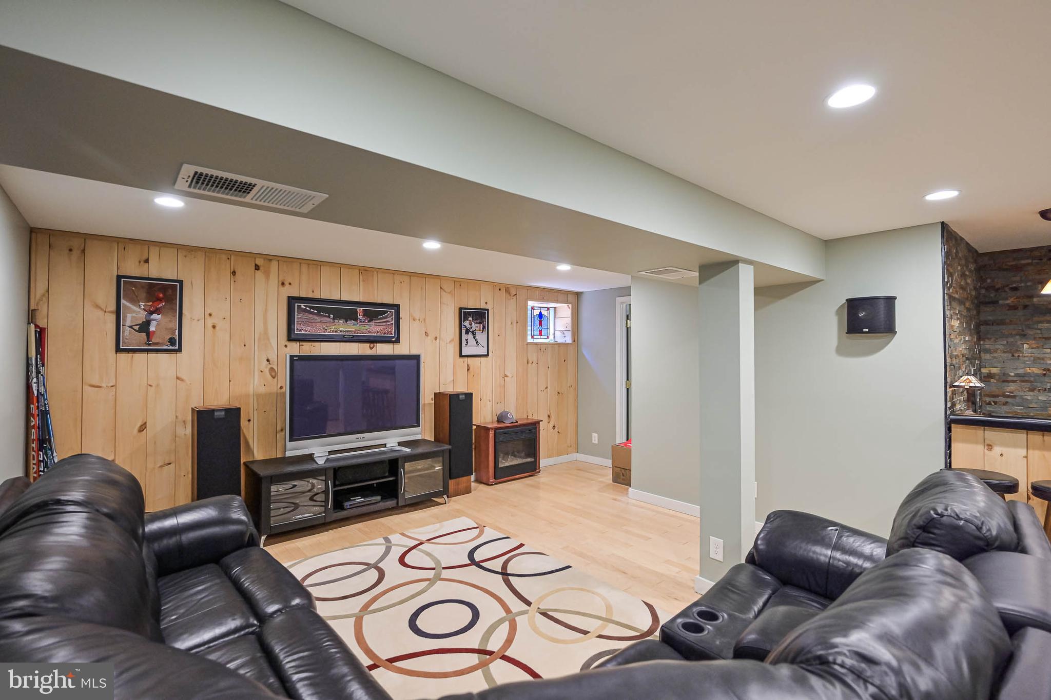 LAKE BRADDOCK - Residential