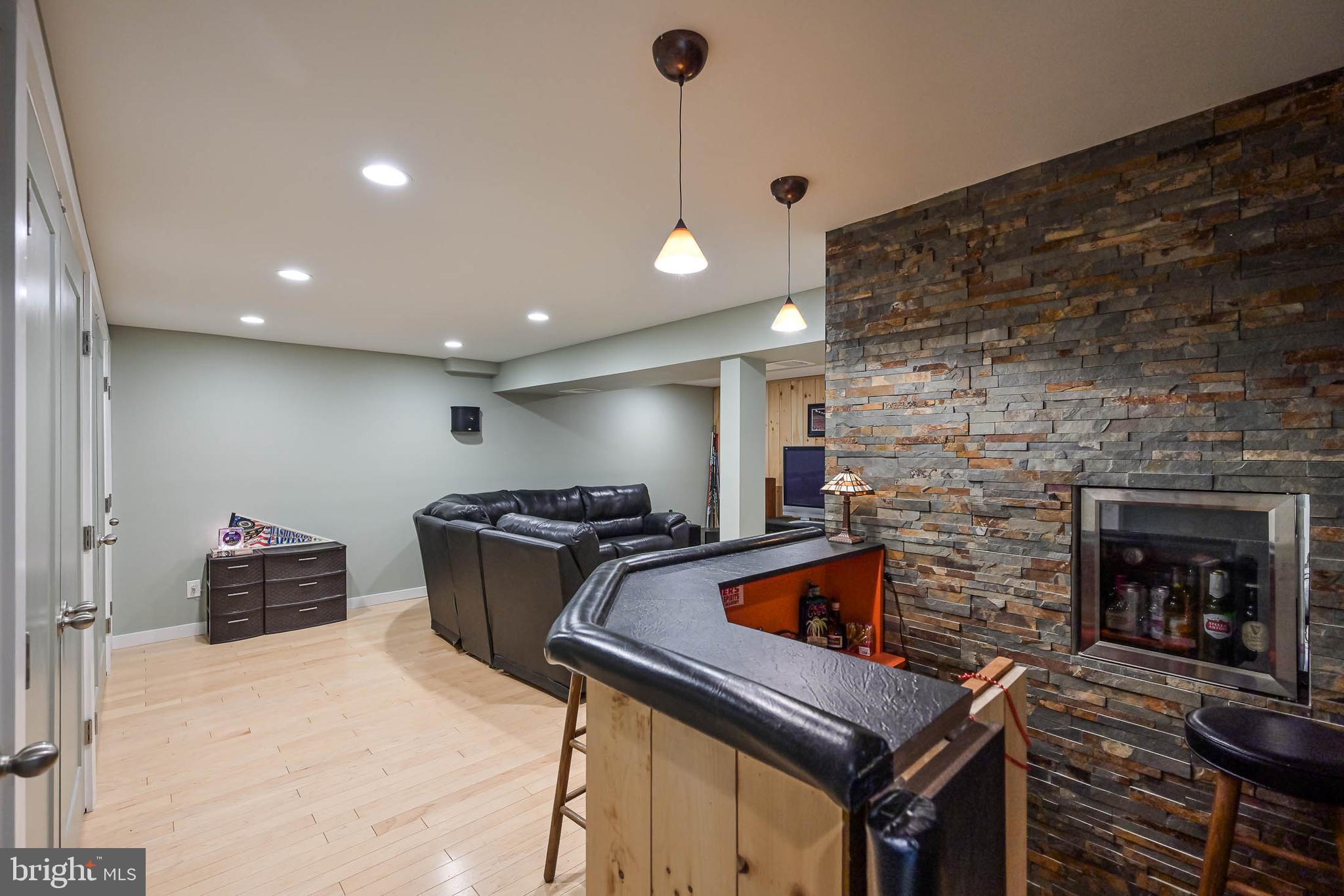 LAKE BRADDOCK - Residential