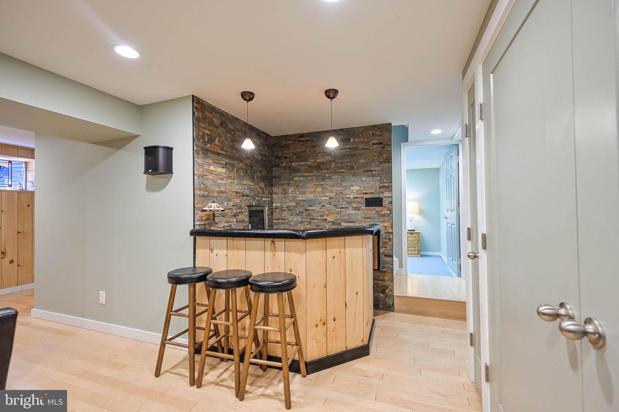 LAKE BRADDOCK - Residential