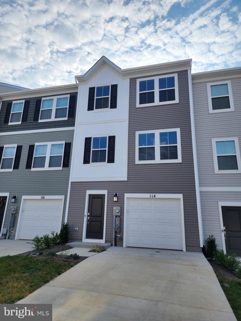 Townhouse For Rent - 114 Milburn Drive<br/> MARTINSBURG, WV 25403