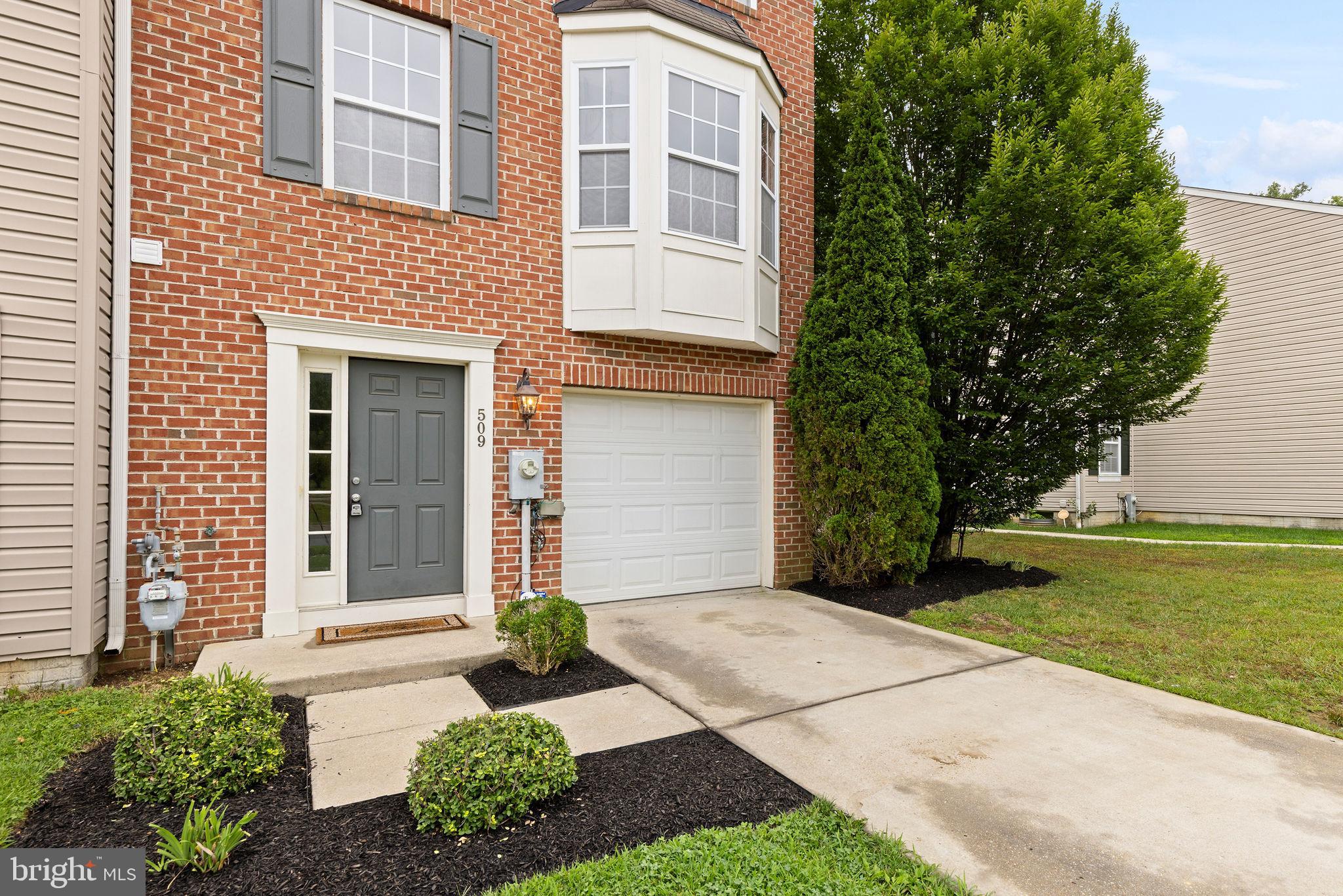 HOLLY WOODS - Residential