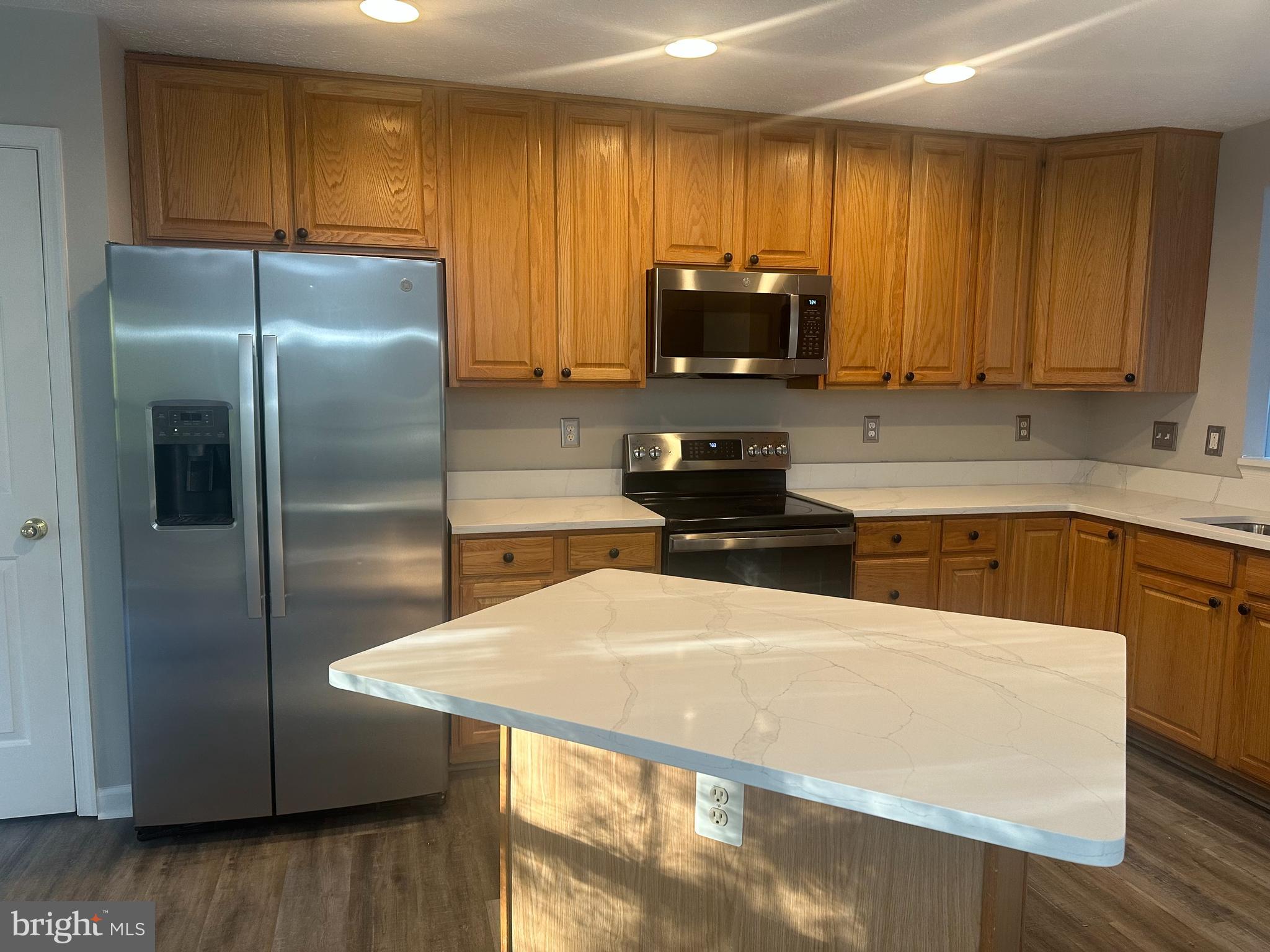 HOLLY WOODS - Residential