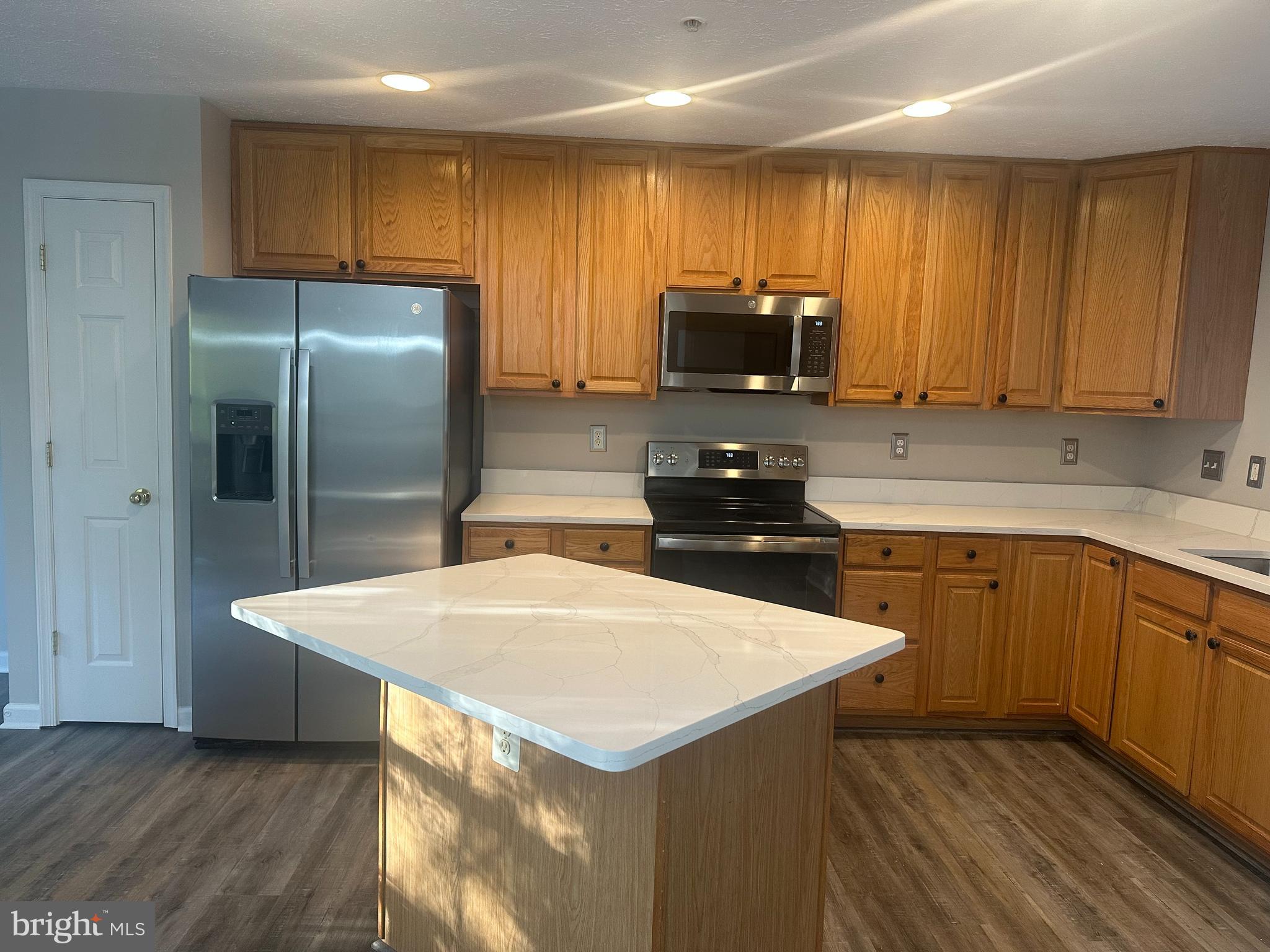 HOLLY WOODS - Residential