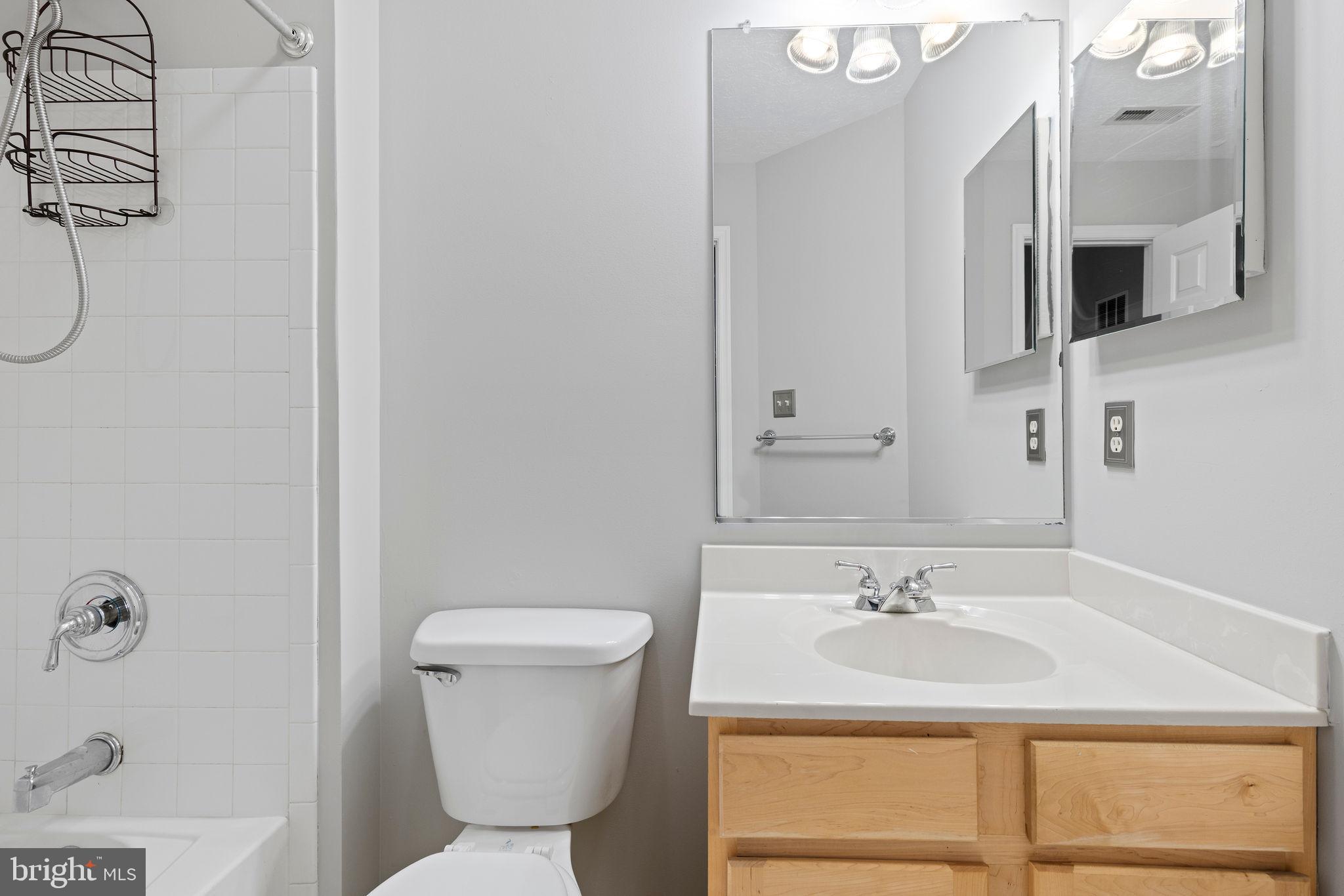 HOLLY WOODS - Residential