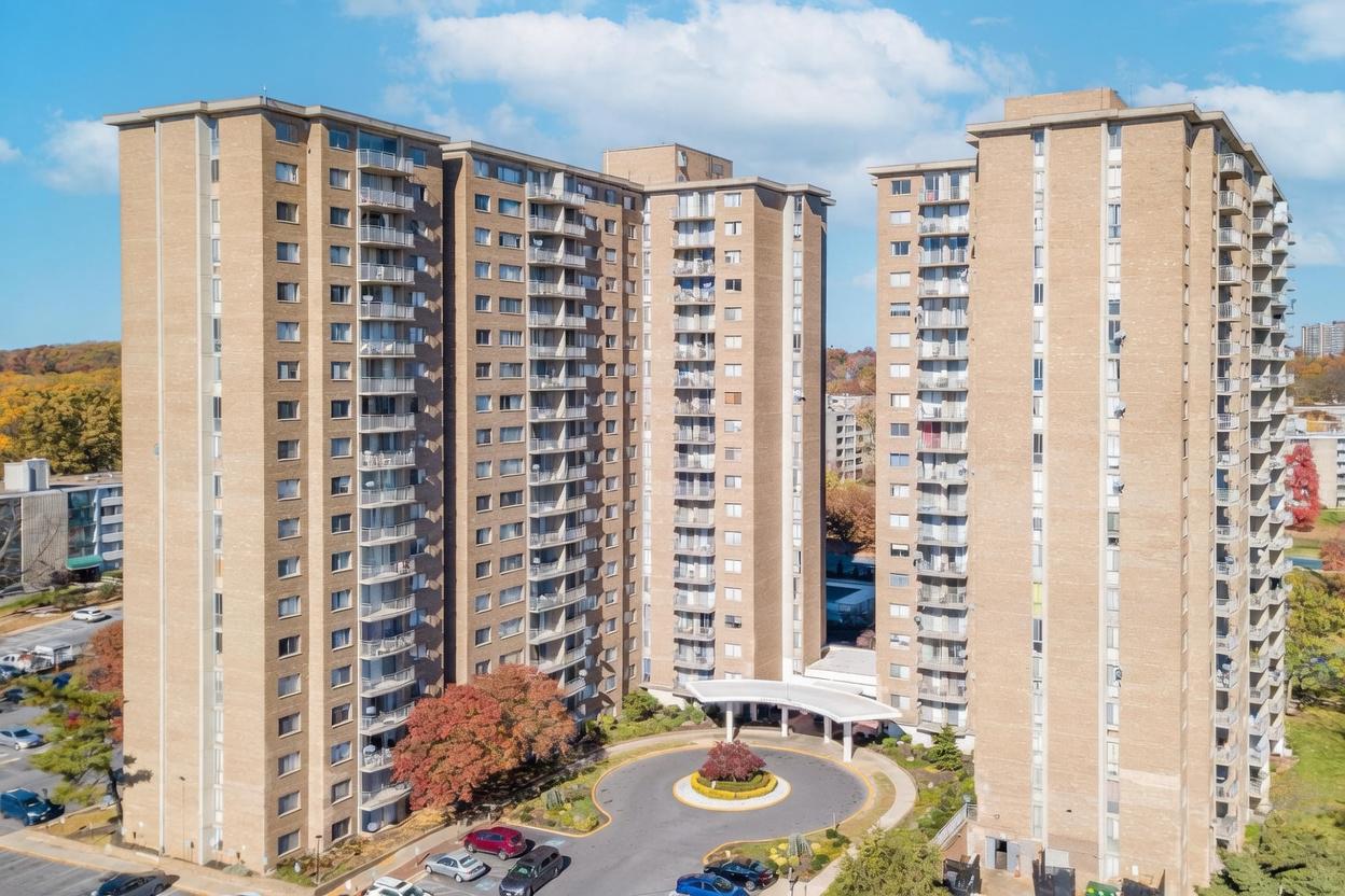 PRESIDENTIAL TOWERS - Residential