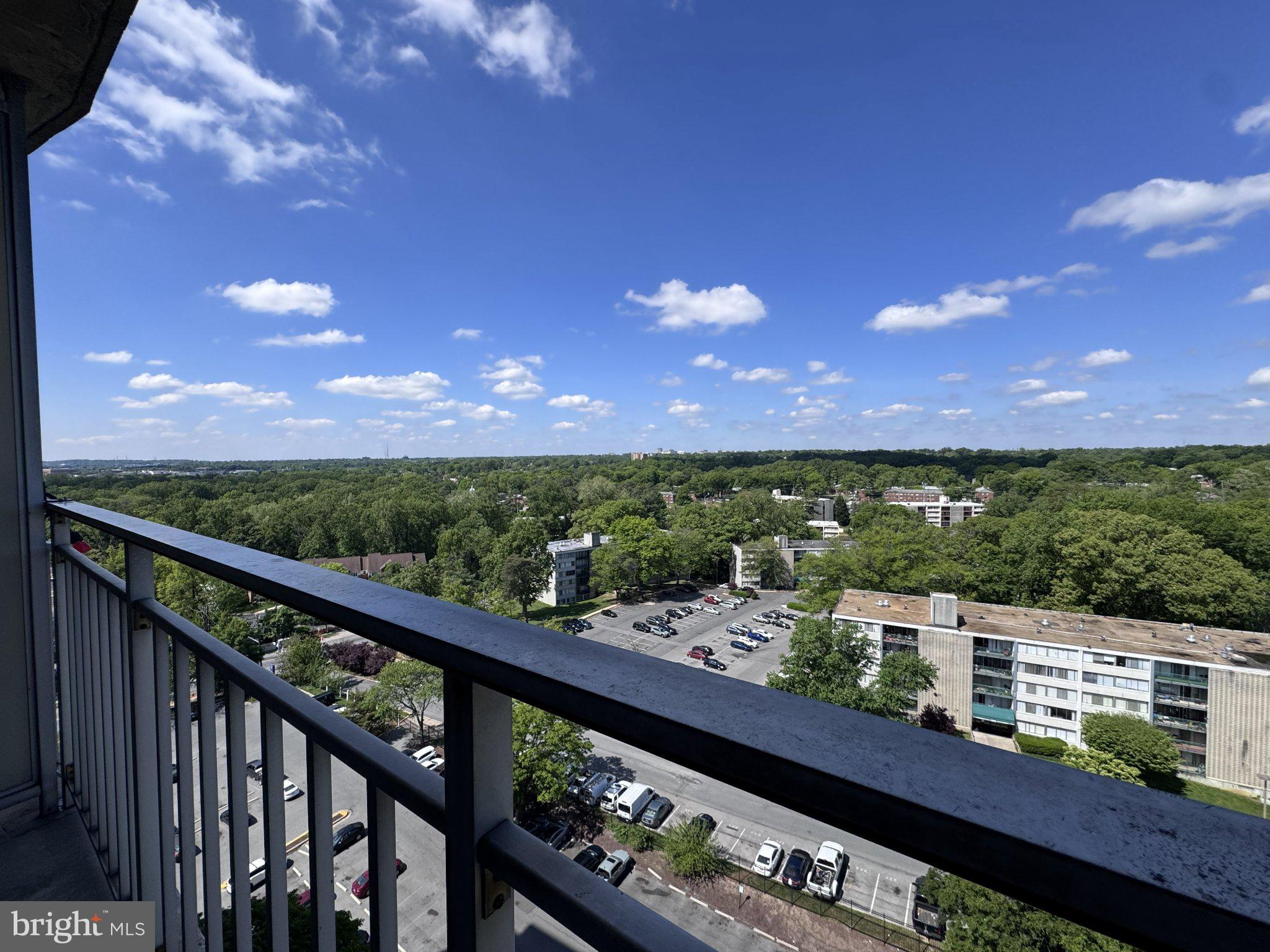 PRESIDENTIAL TOWERS - Residential