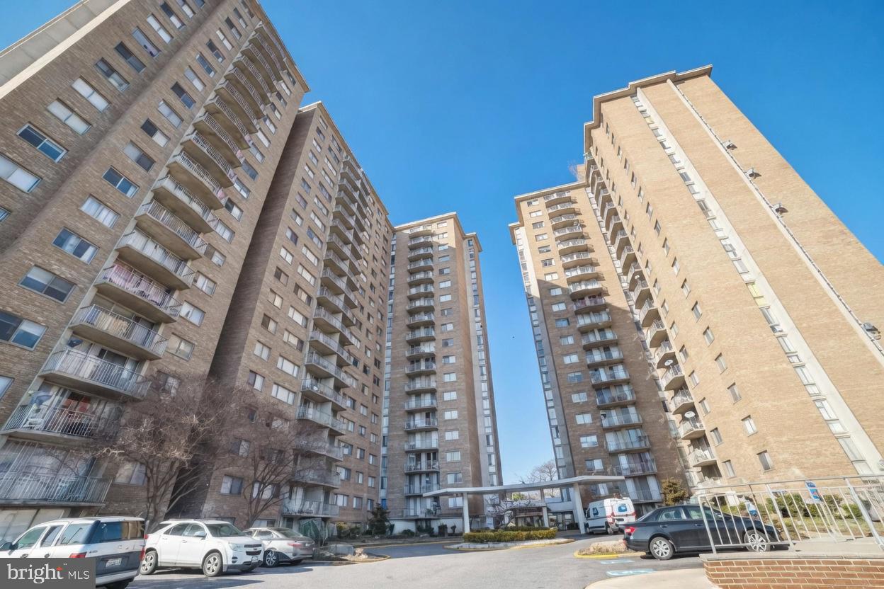 PRESIDENTIAL TOWERS - Residential
