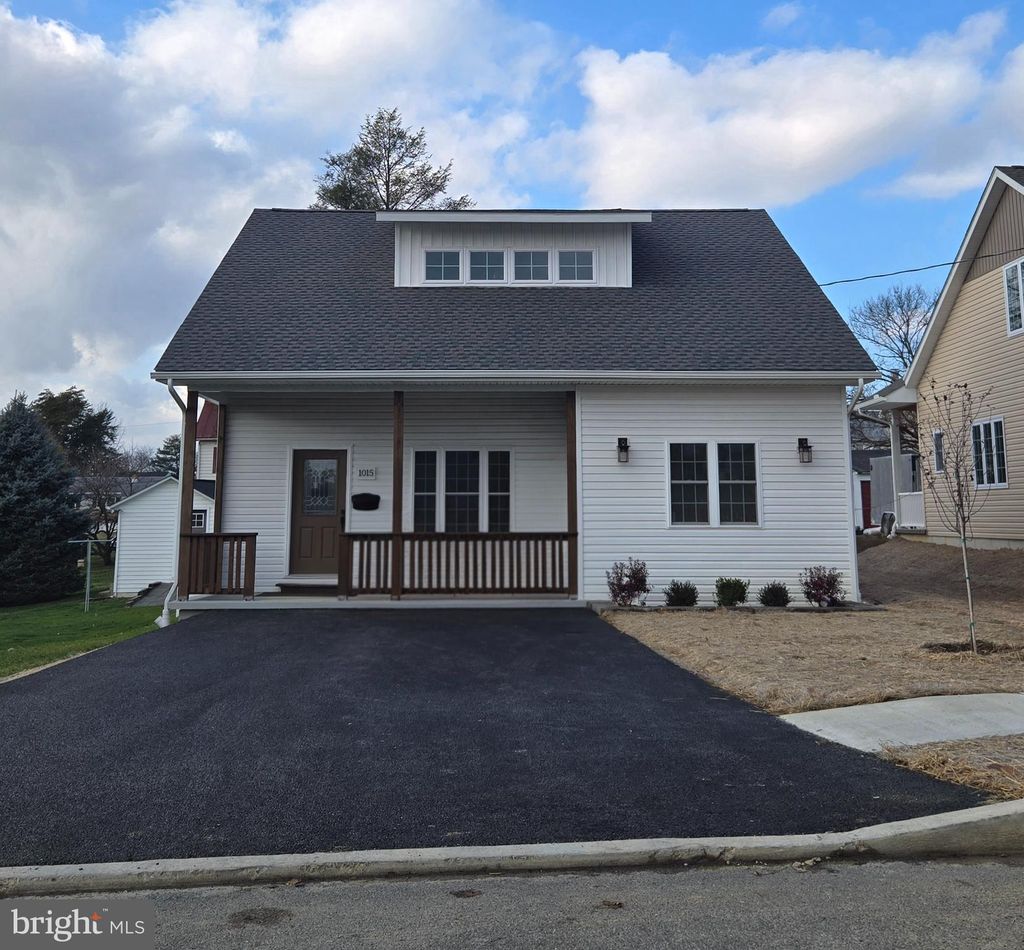 Photo of 1015 Chambers Street, HARRISBURG, PA 17113 (MLS # PADA2051792)