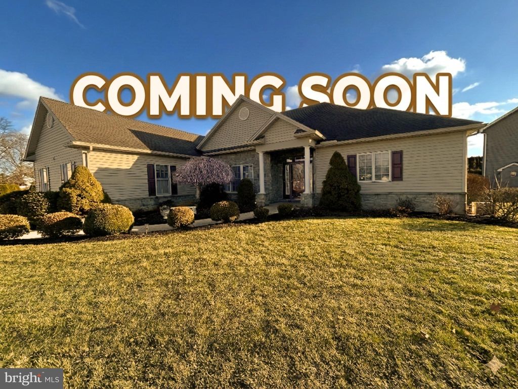 Photo of 800 Victoria Lane, PALMYRA, PA 17078 (MLS # PALN2024252)