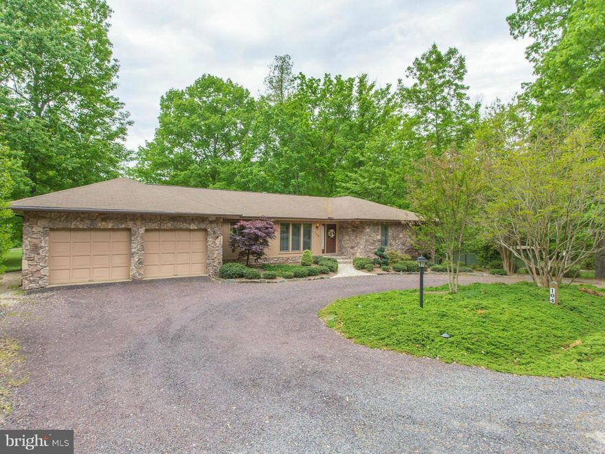 WOW! Sited behind LOW's signature green lies this amazing, open floor plan home. For the golf enthusiast or for one who loves entertaining, the interior flow & location make this one "the one!" It's elegant & private w/ too many features to list (ie, golf cart garage)! The Lake of the Woods, VA lifestyle awaits: dine at the Clubhouse, swim from the beach, take a dip in the pool or trail ride!