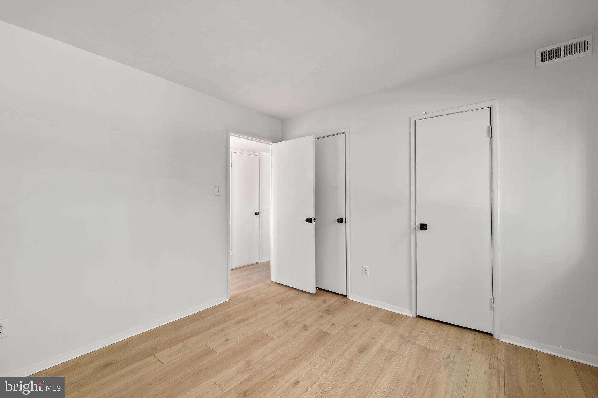 YORKTOWNE SQUARE - Residential