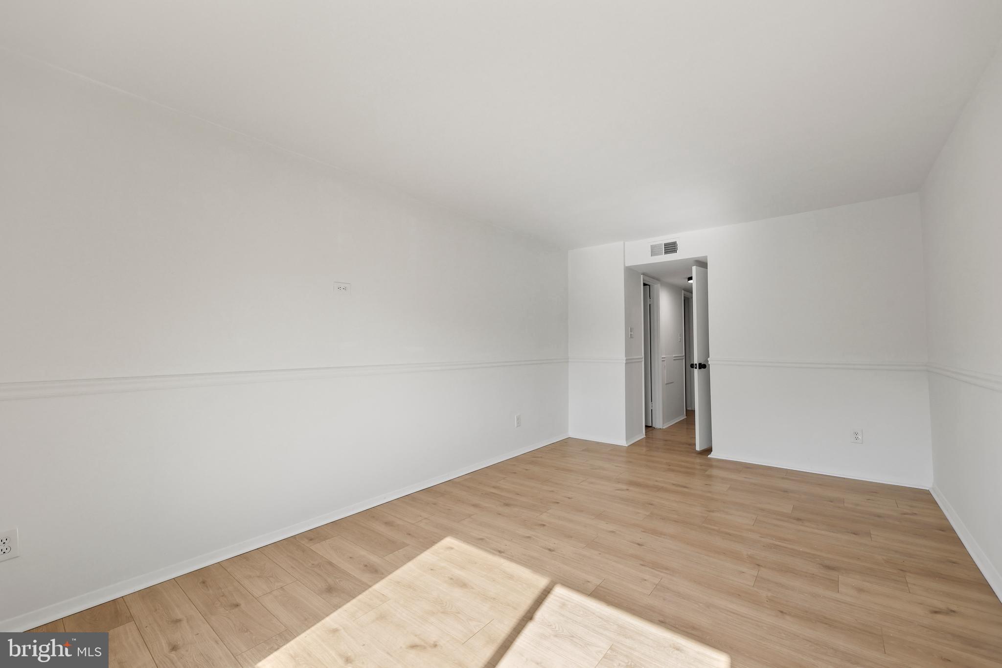 YORKTOWNE SQUARE - Residential