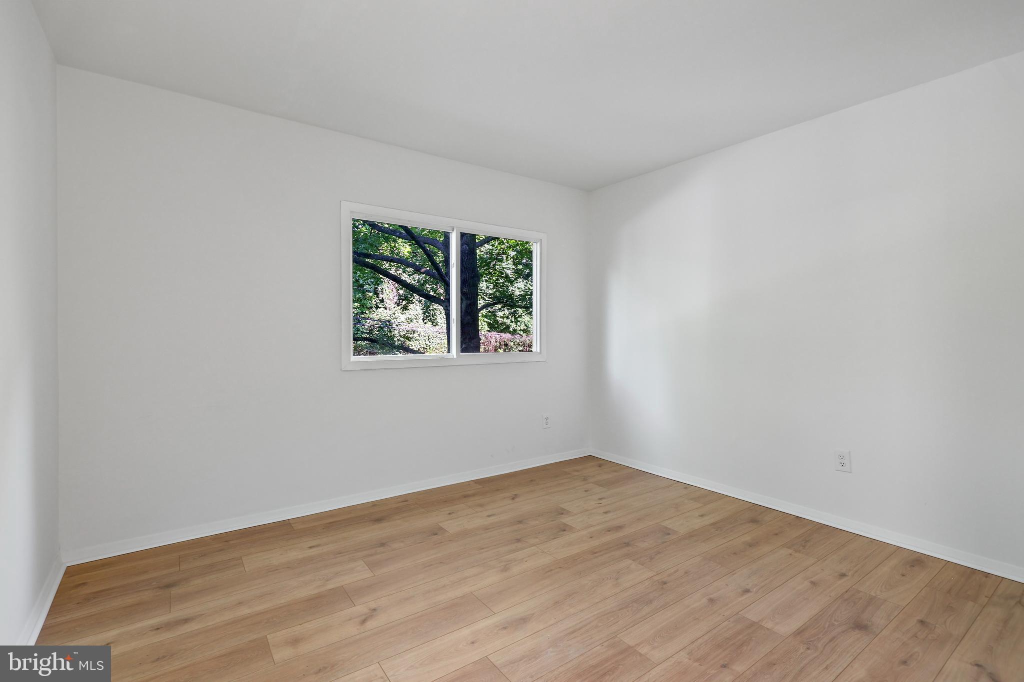 YORKTOWNE SQUARE - Residential