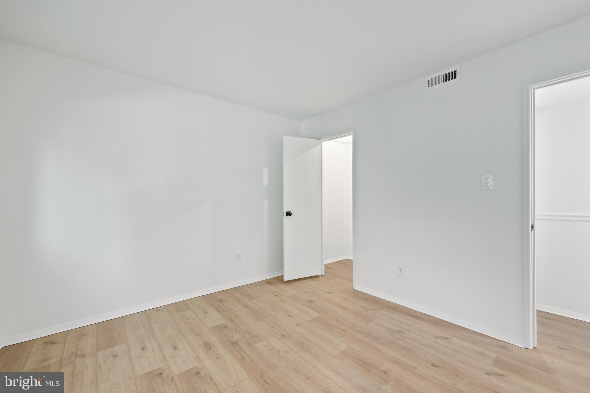 YORKTOWNE SQUARE - Residential