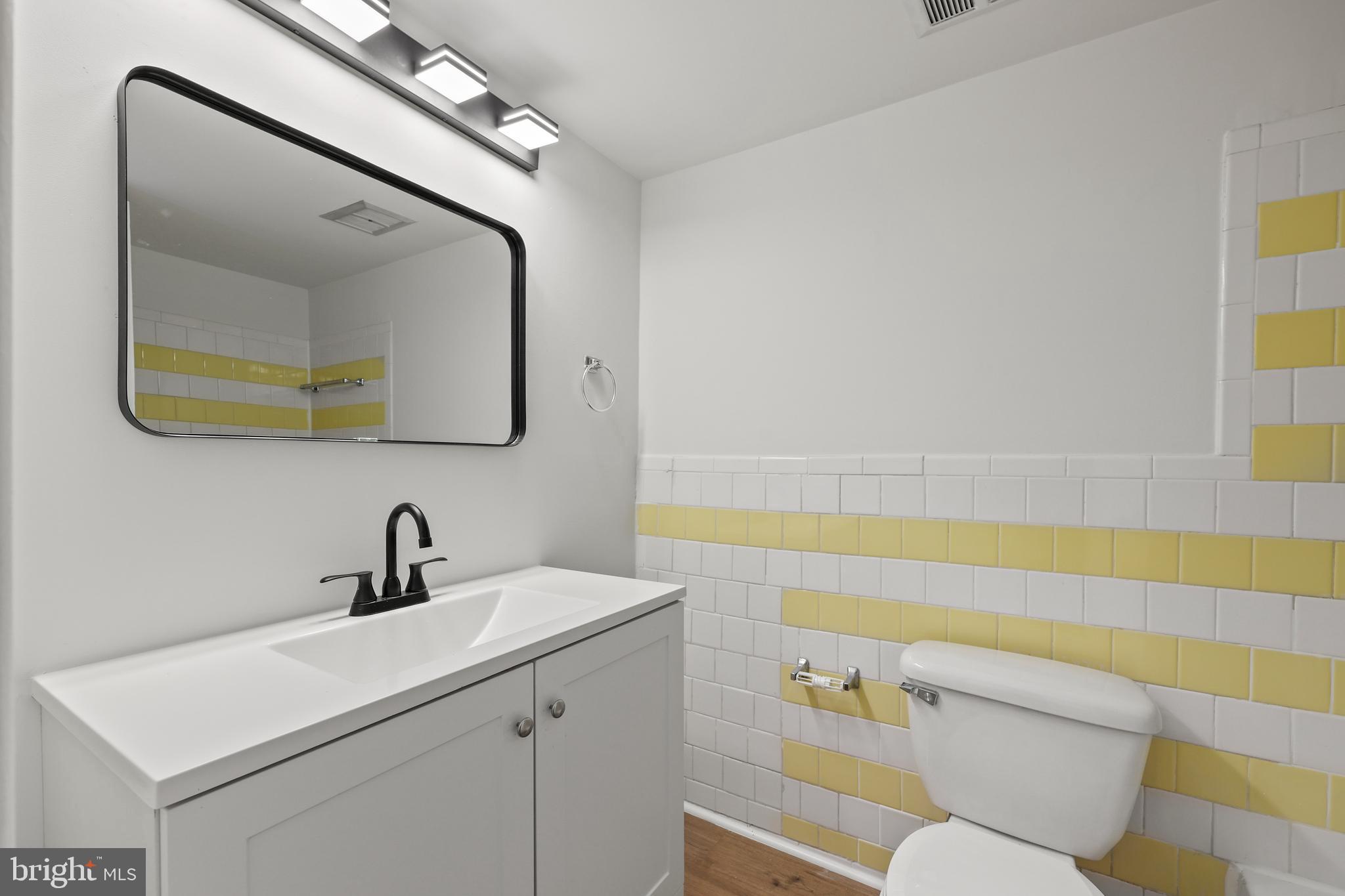 YORKTOWNE SQUARE - Residential