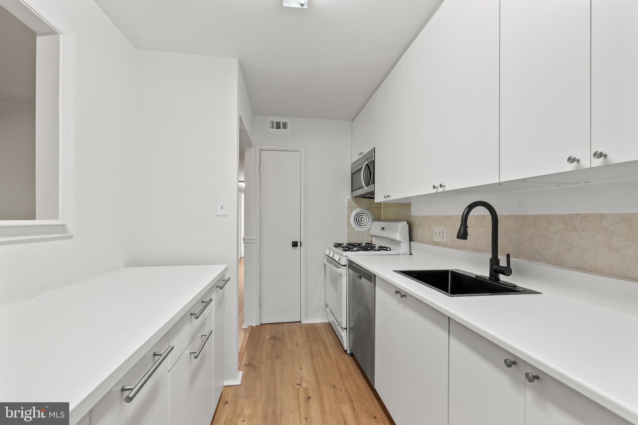 YORKTOWNE SQUARE - Residential