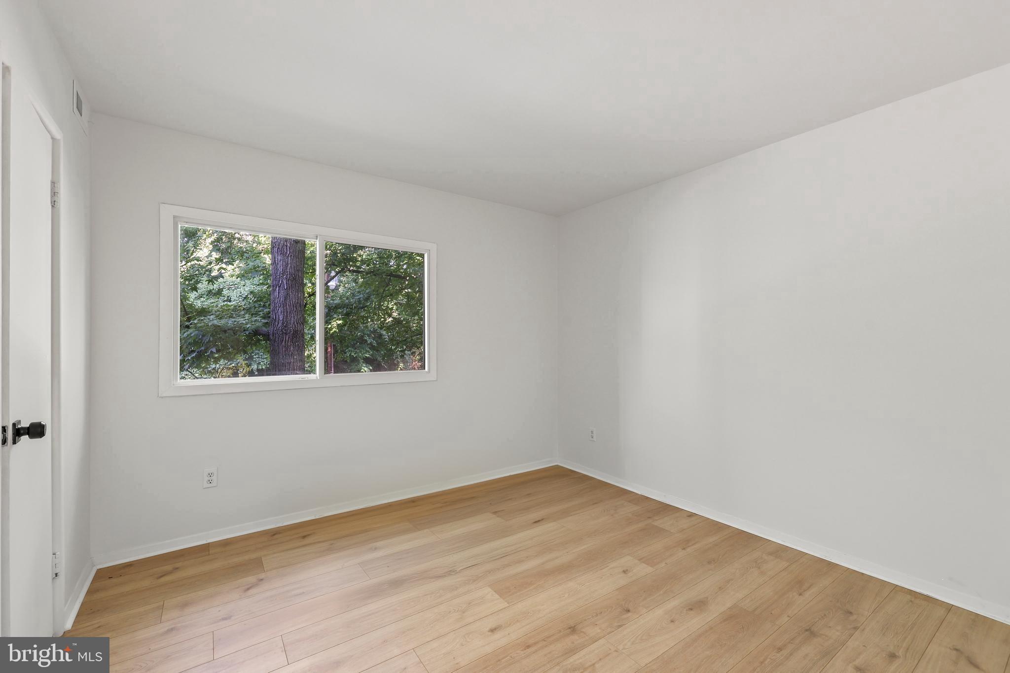 YORKTOWNE SQUARE - Residential