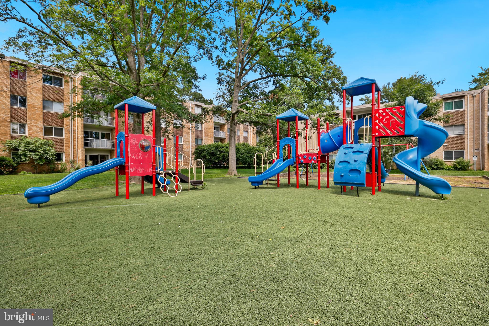 YORKTOWNE SQUARE - Residential