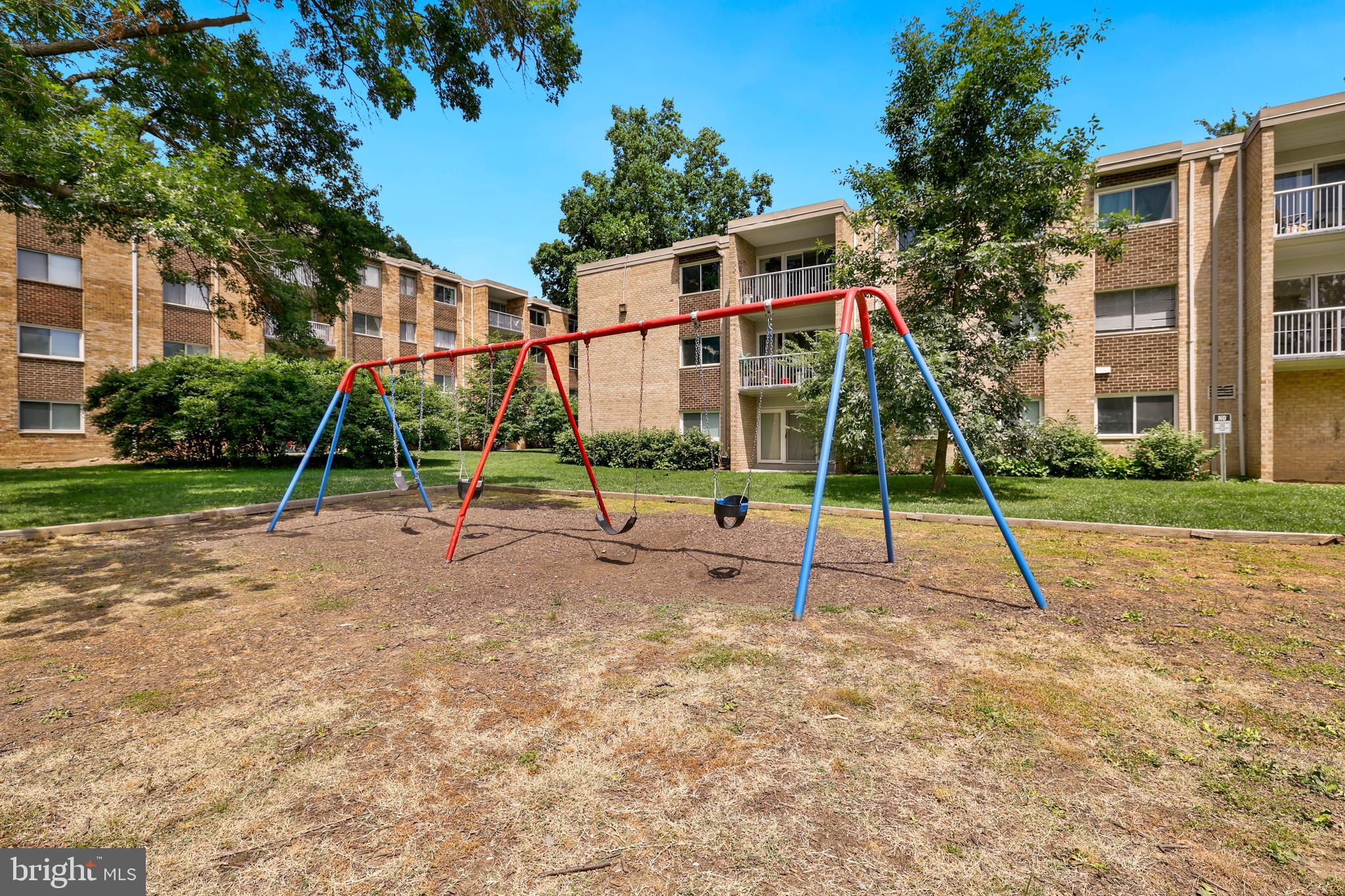 YORKTOWNE SQUARE - Residential