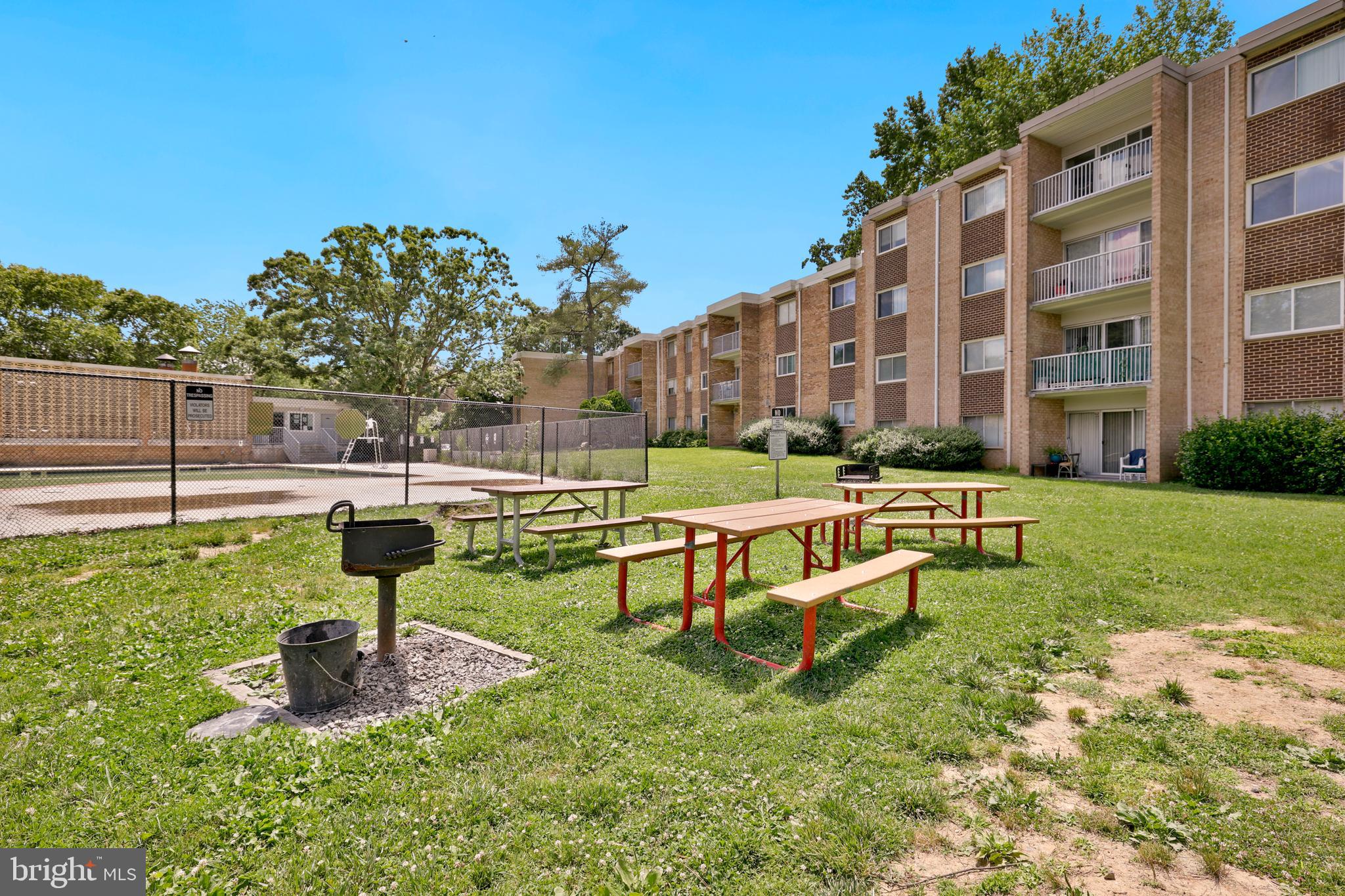 YORKTOWNE SQUARE - Residential