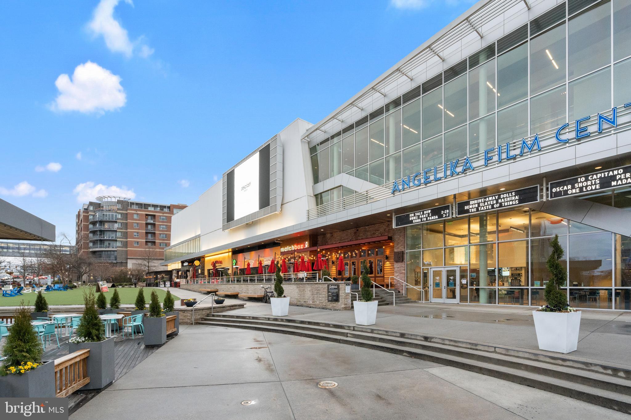 YORKTOWNE SQUARE - Residential