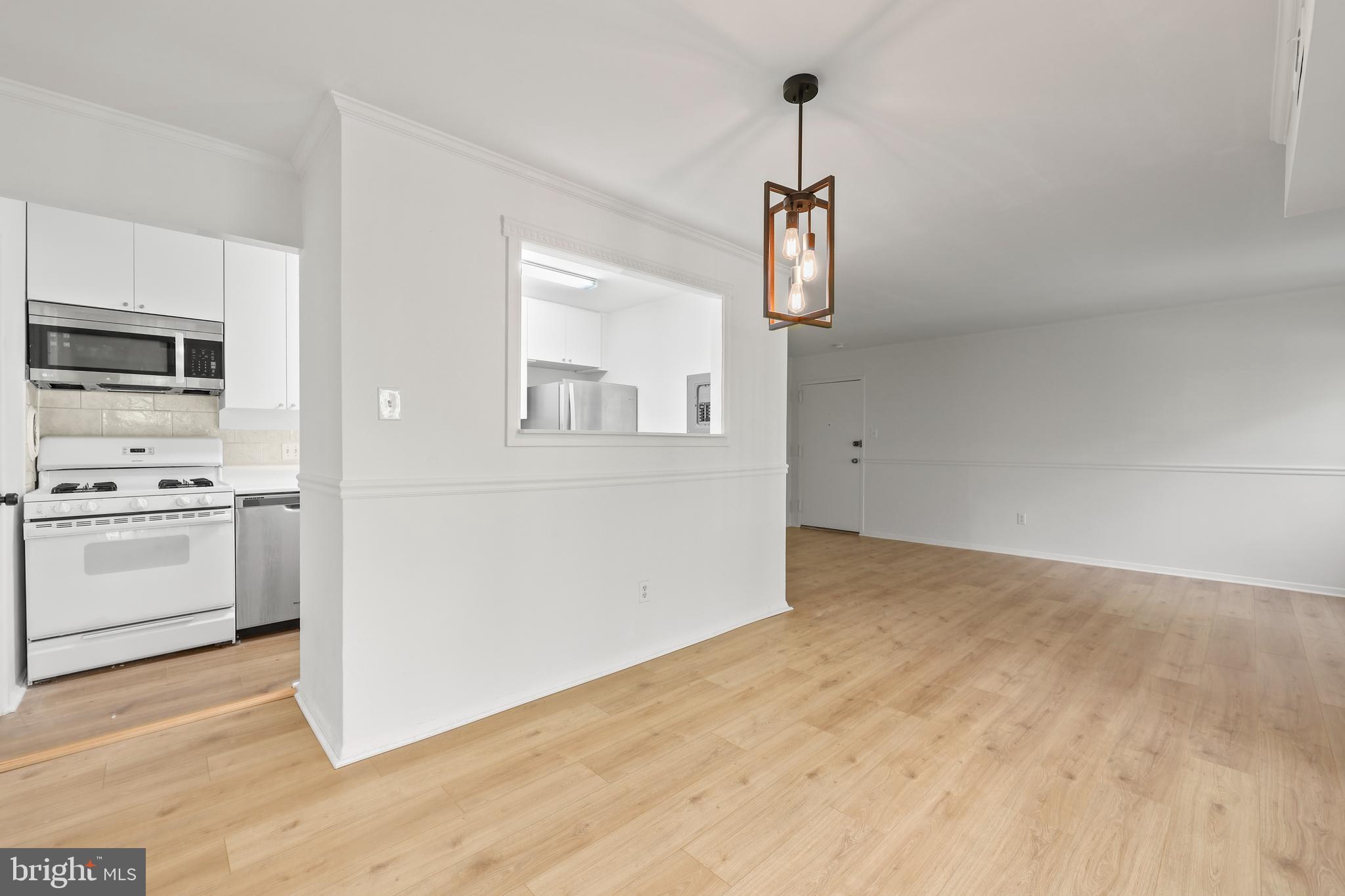 YORKTOWNE SQUARE - Residential