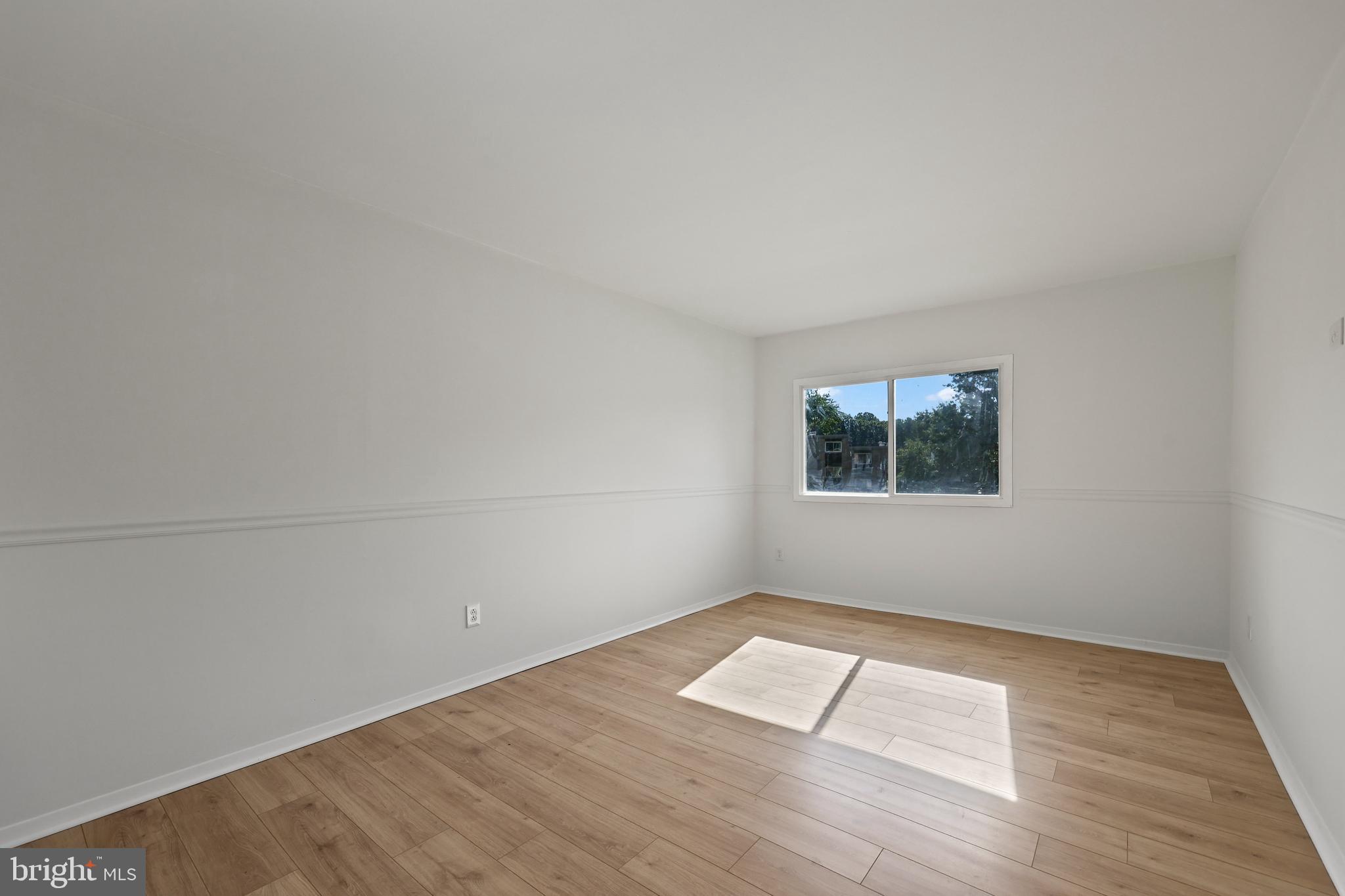 YORKTOWNE SQUARE - Residential