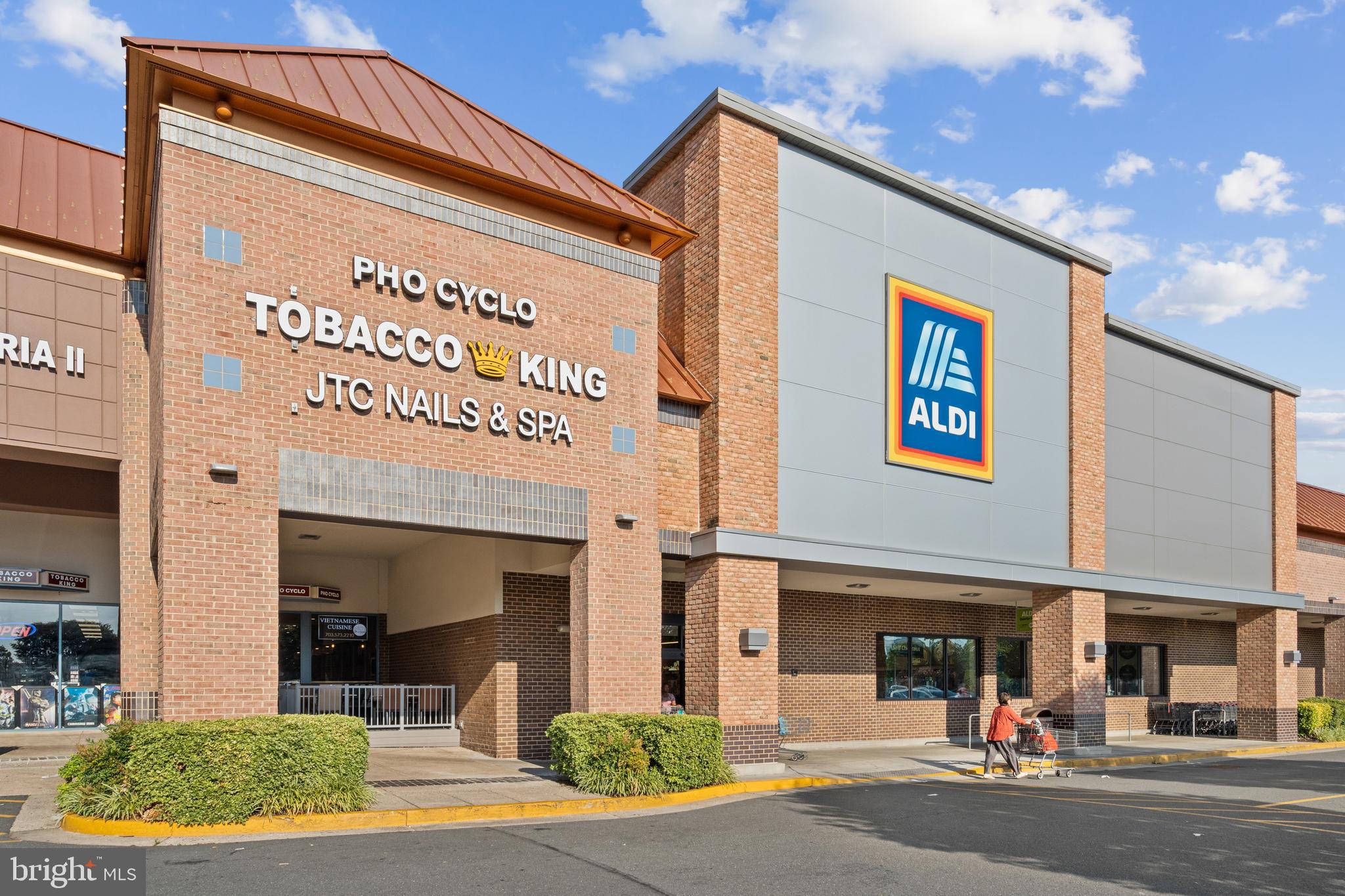 YORKTOWNE SQUARE - Residential