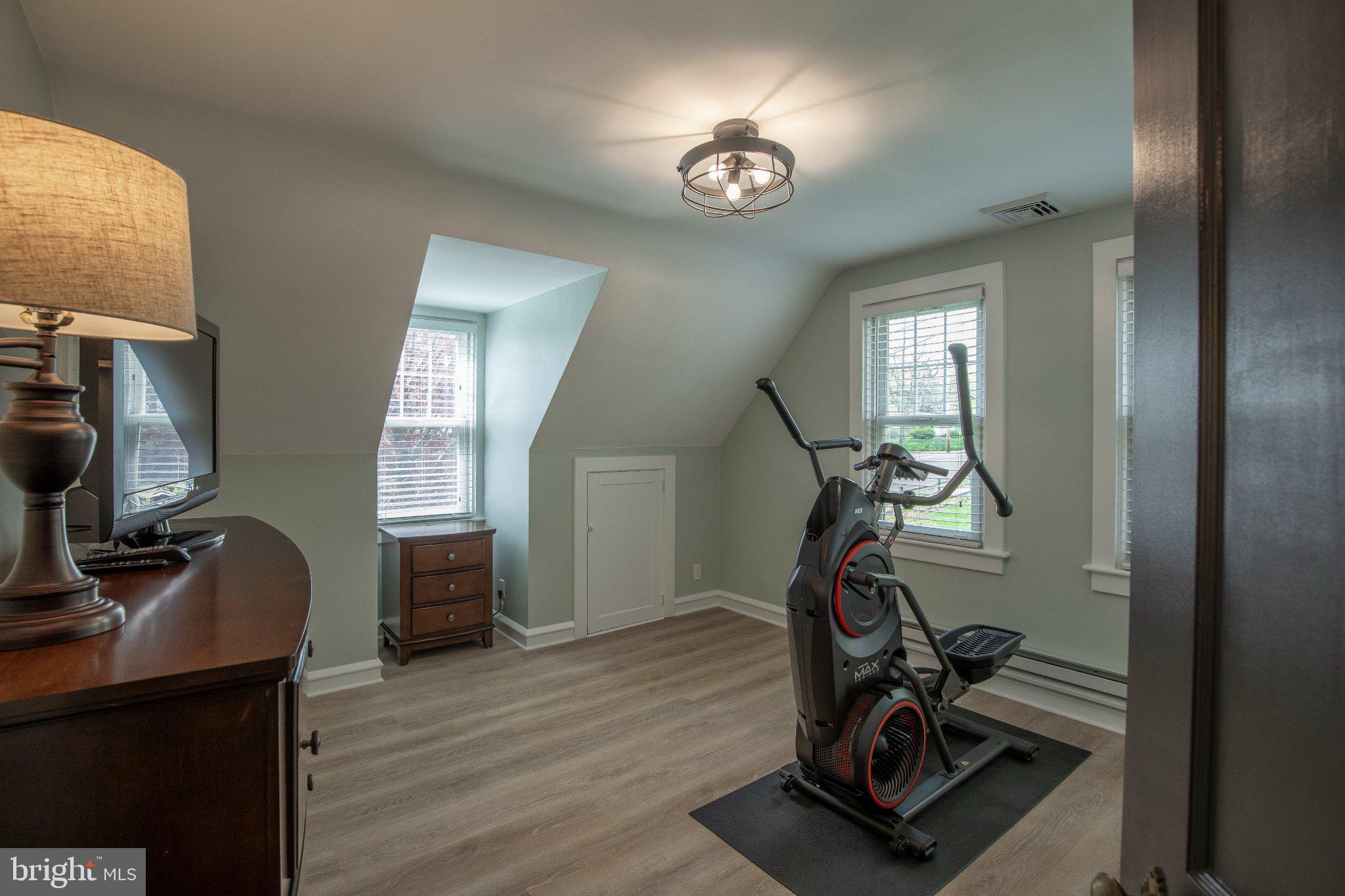 SQUIRREL RUN - Residential