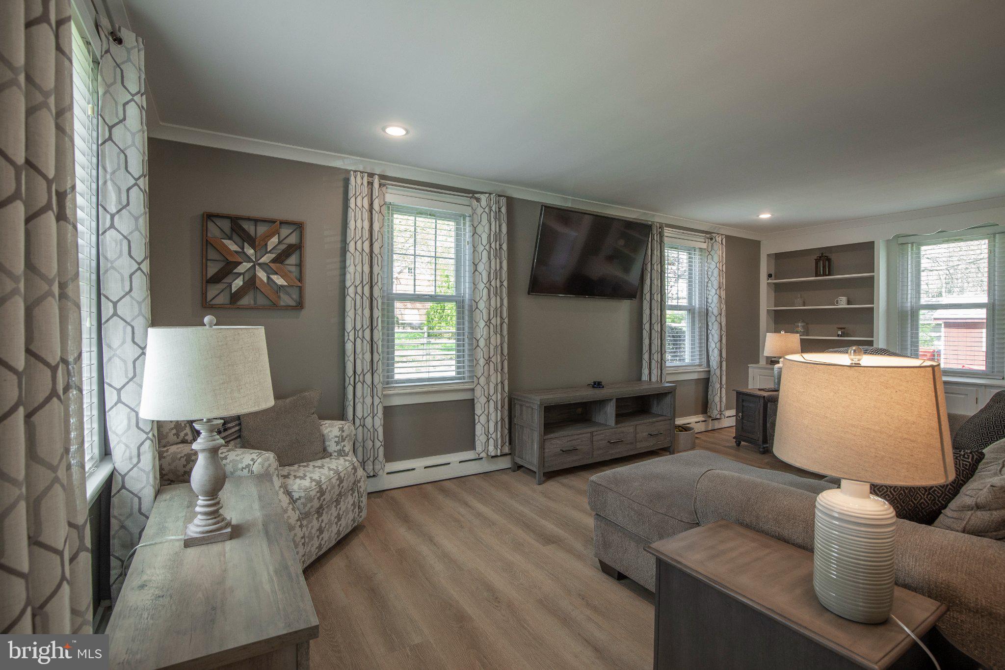 SQUIRREL RUN - Residential