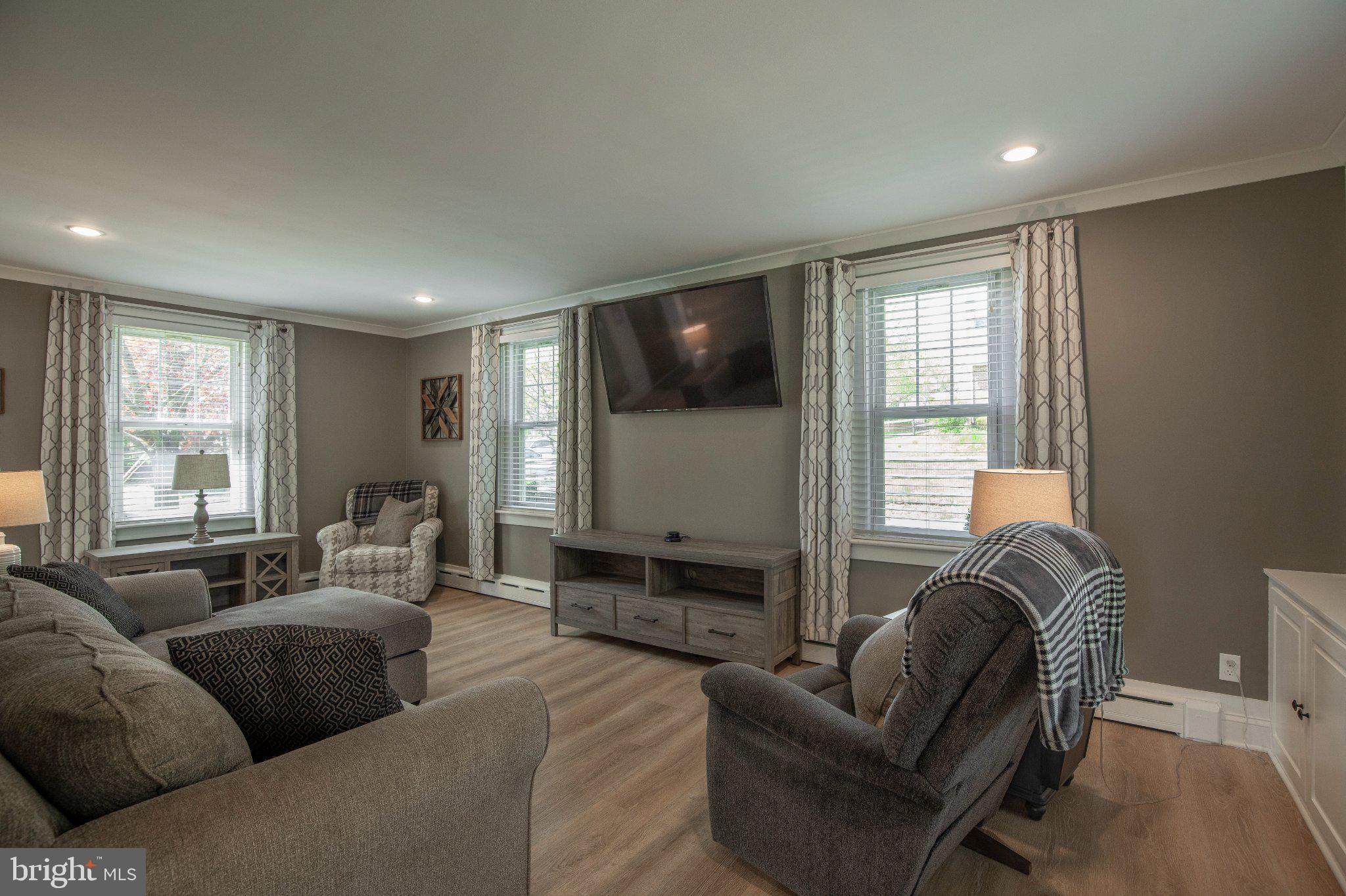 SQUIRREL RUN - Residential