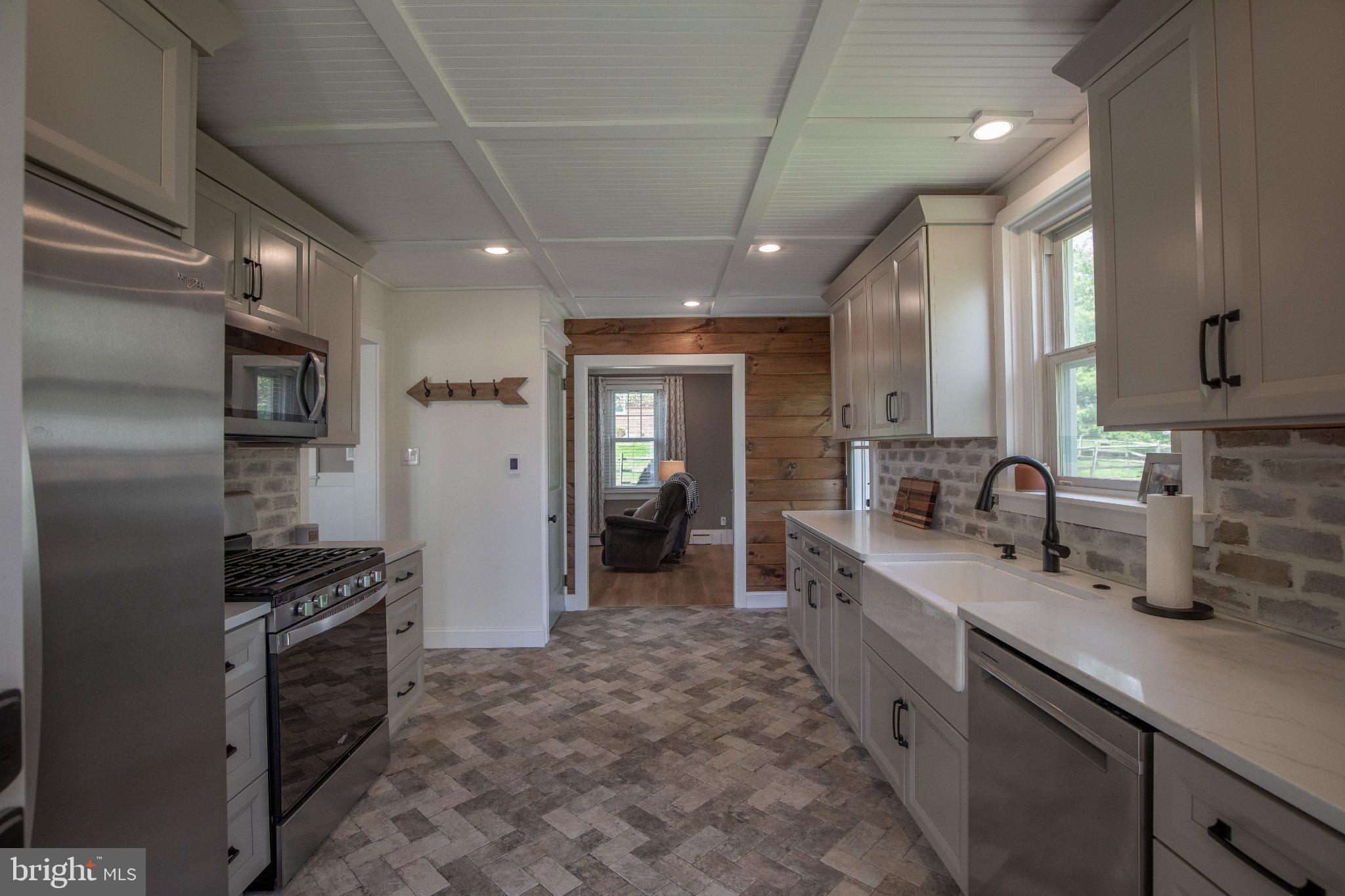 SQUIRREL RUN - Residential