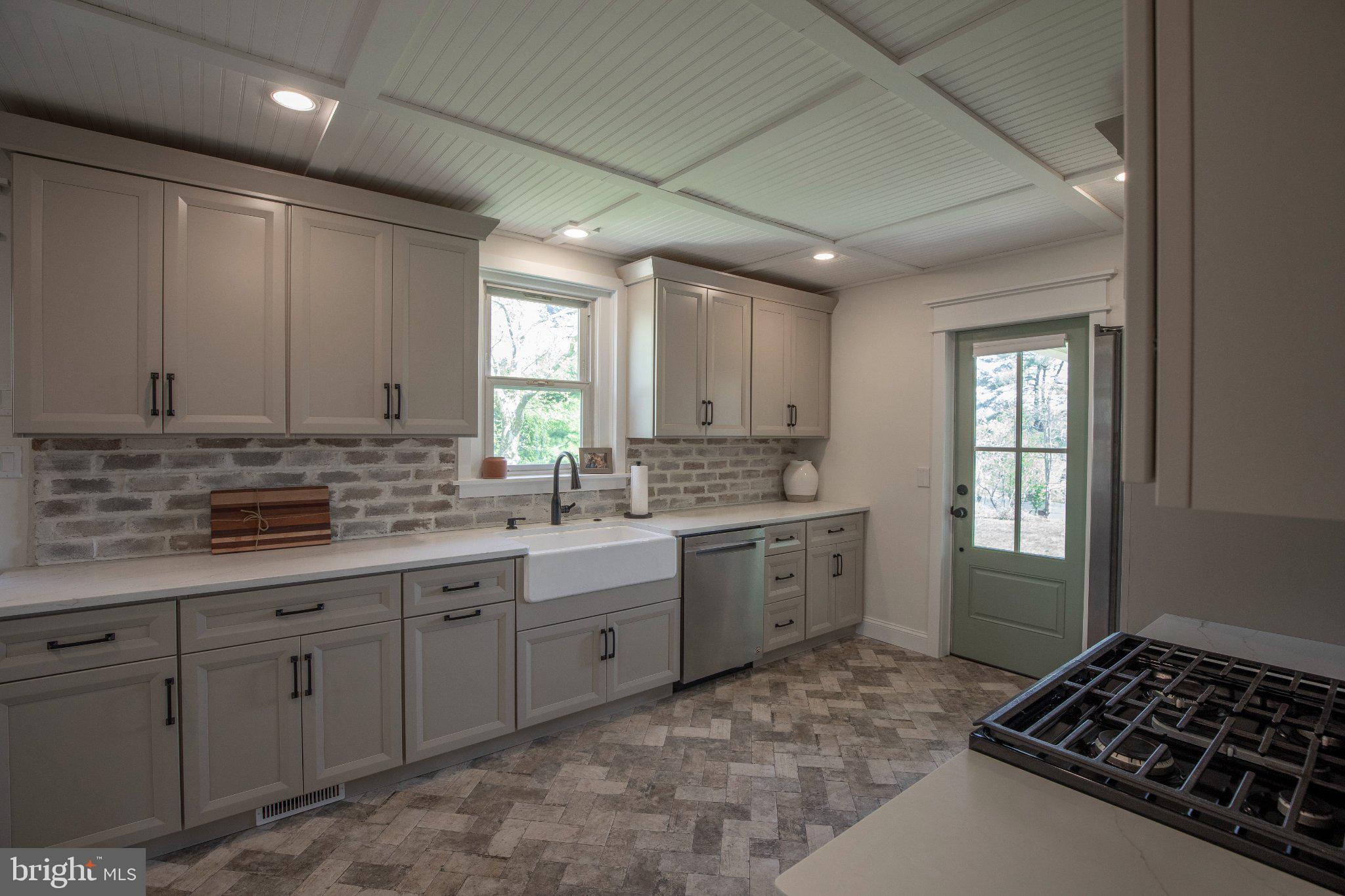 SQUIRREL RUN - Residential