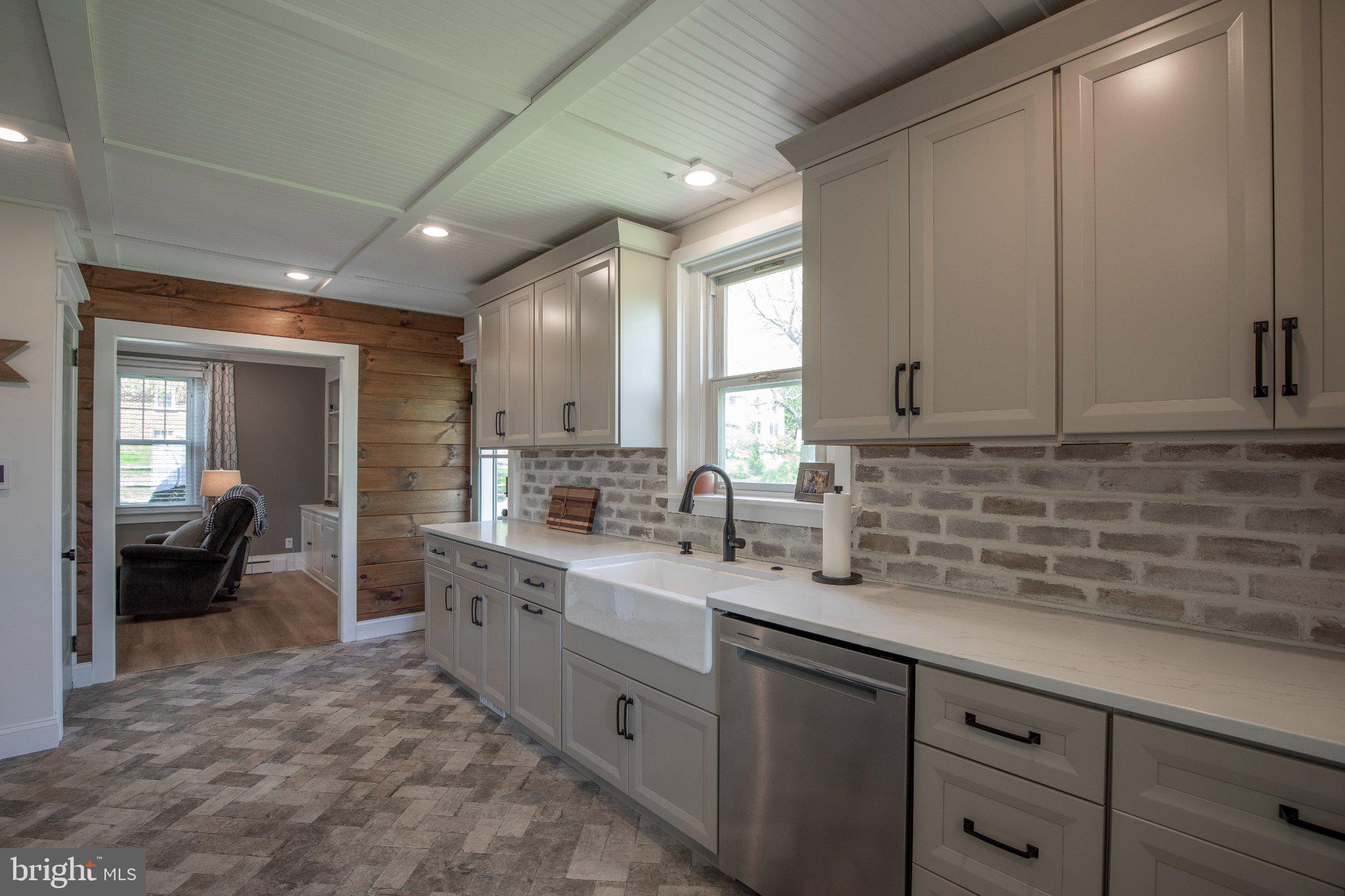 SQUIRREL RUN - Residential