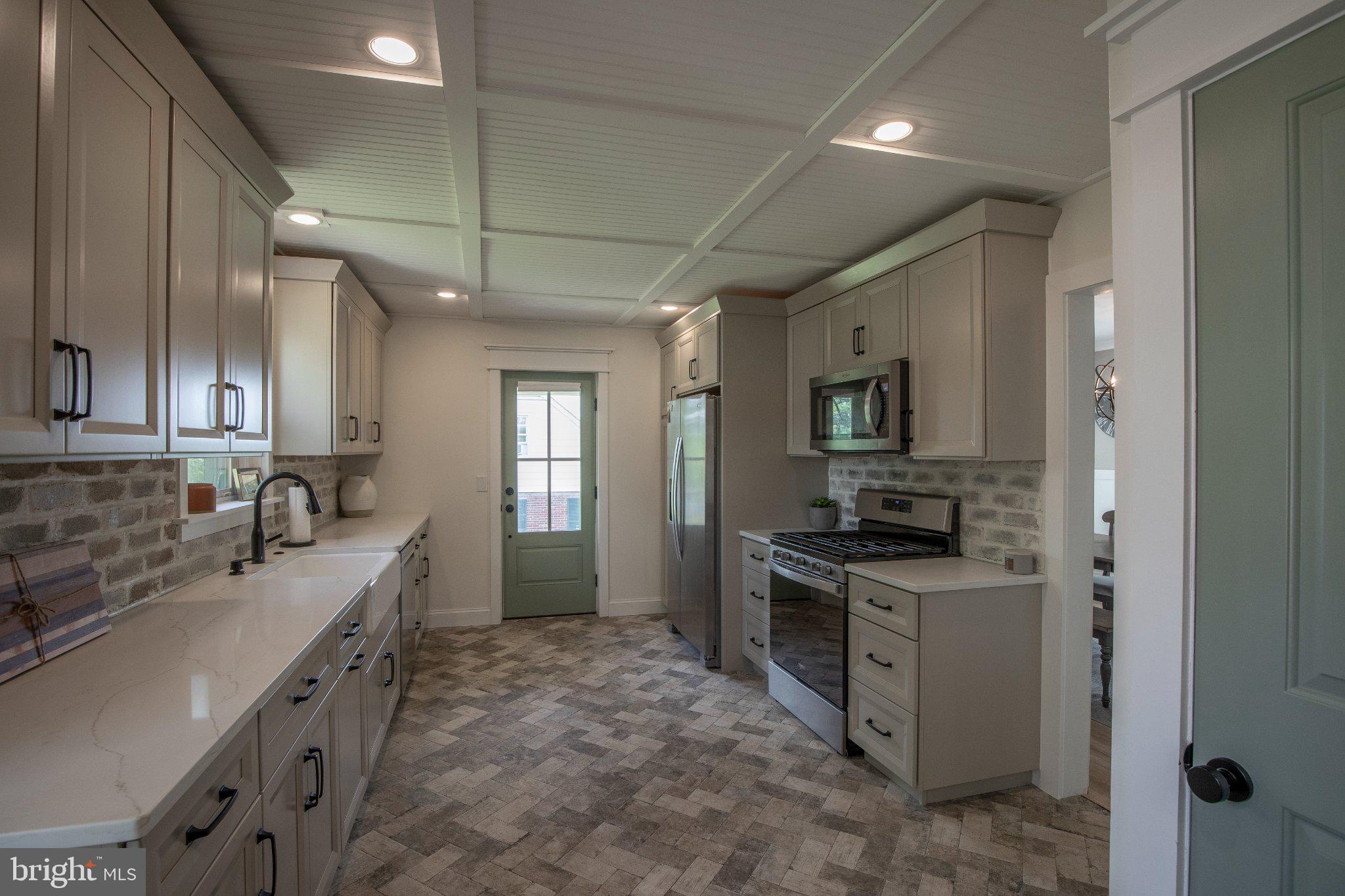 SQUIRREL RUN - Residential